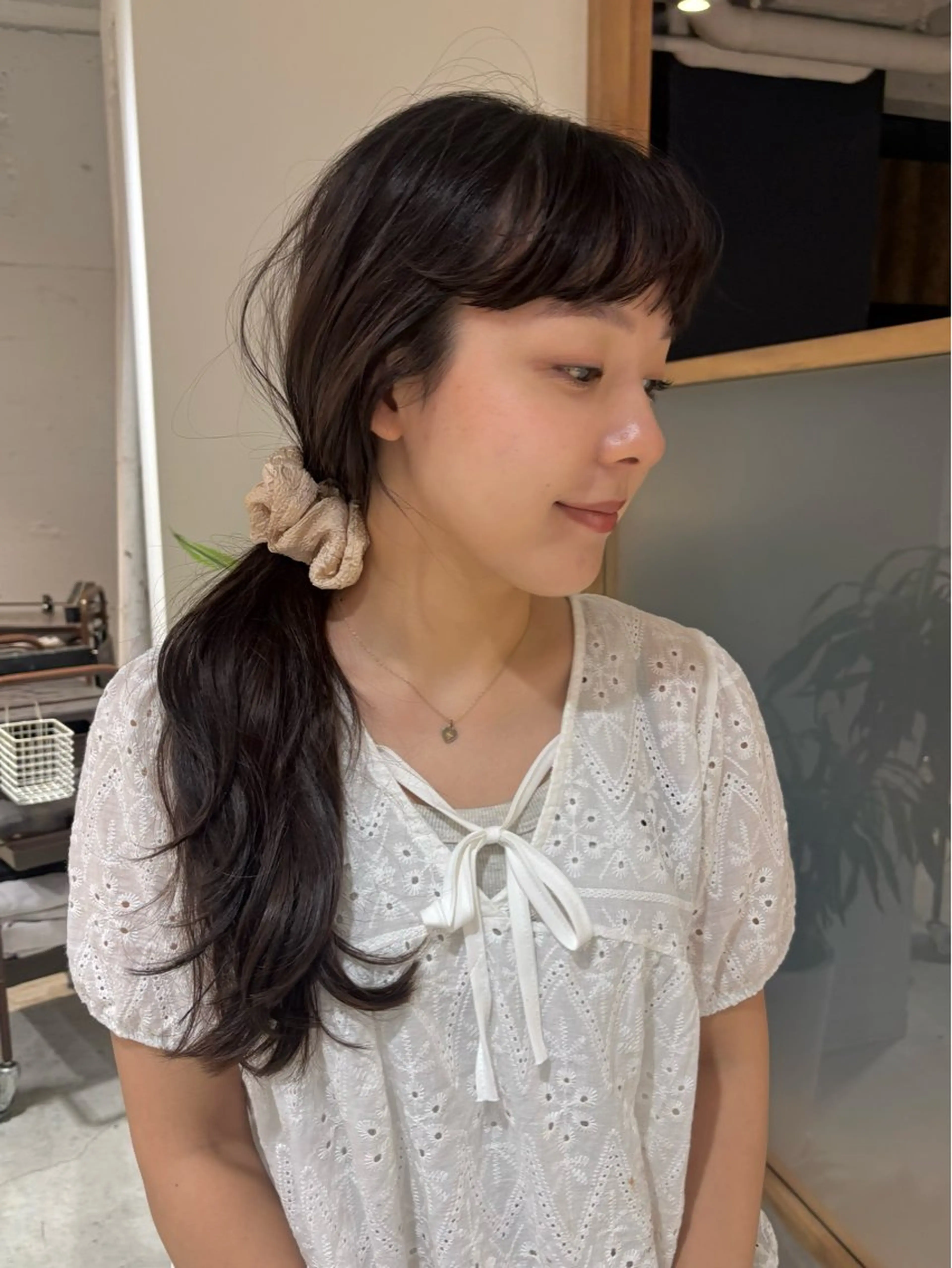 ロング カラー アッシュ ベージュカラー 透明感カラー オリーブベージュ くせ毛 カット ヘアカラー トリートメント mei|顔まわり ×透明感カラーのヘアスタイル