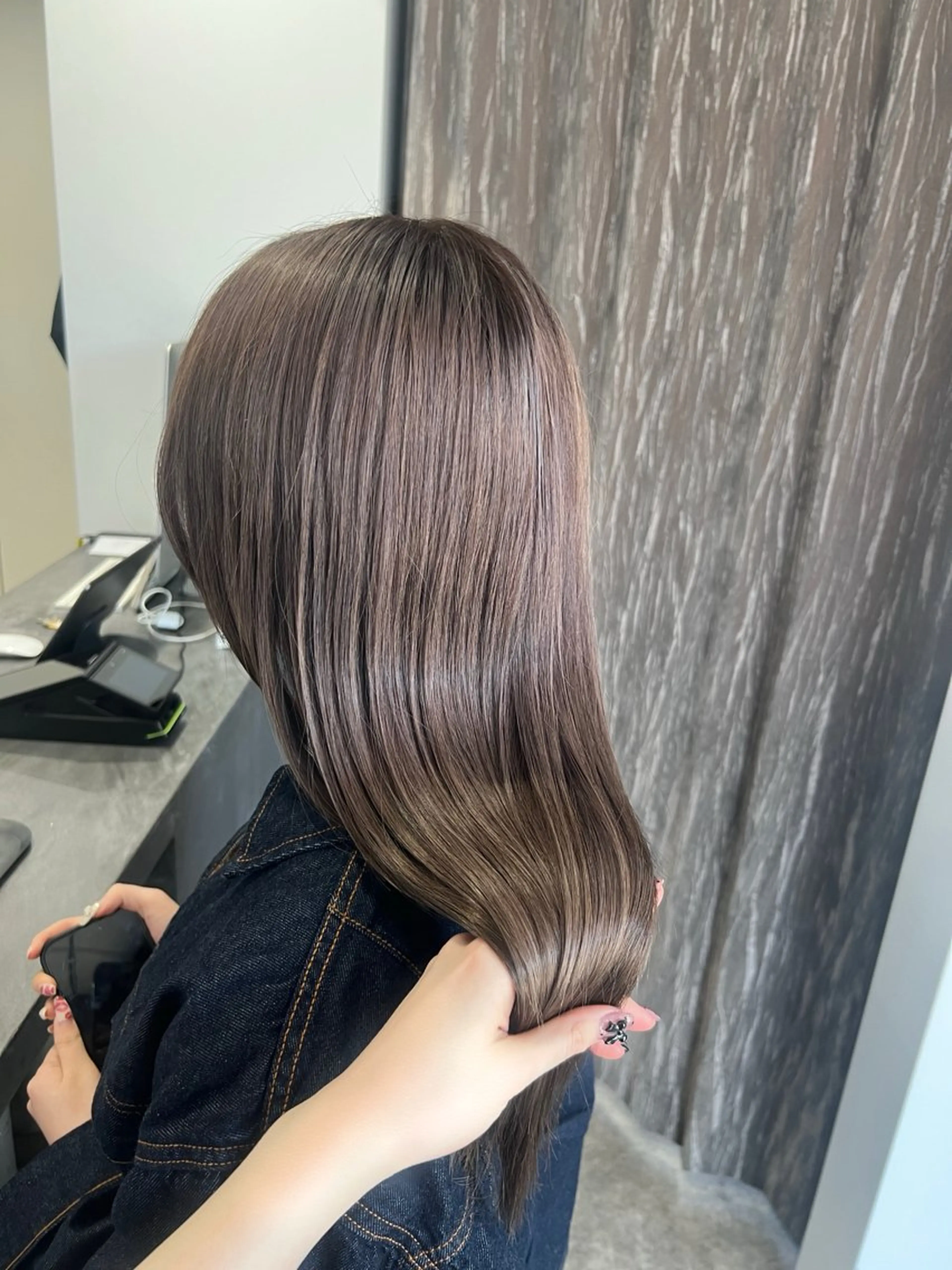 セミロング 宮城 萌のヘアスタイル