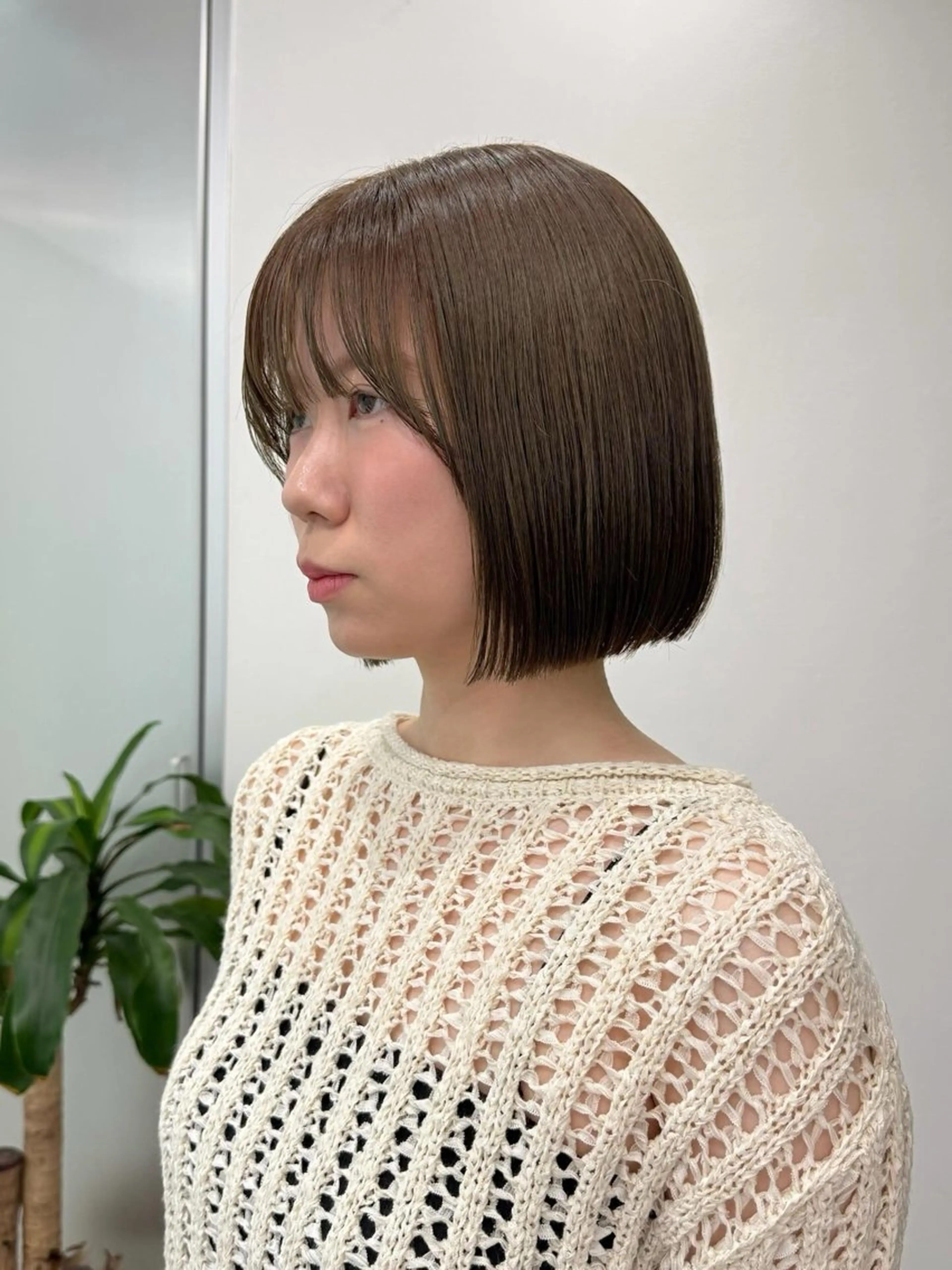 ショート カラー ベージュカラー ブリーチ ダブルカラー ブリーチなしカラー オリーブベージュ カット ヘアカラー トリートメント azumi/ボブ/暖 色/オリーブ/縮毛のヘアスタイル