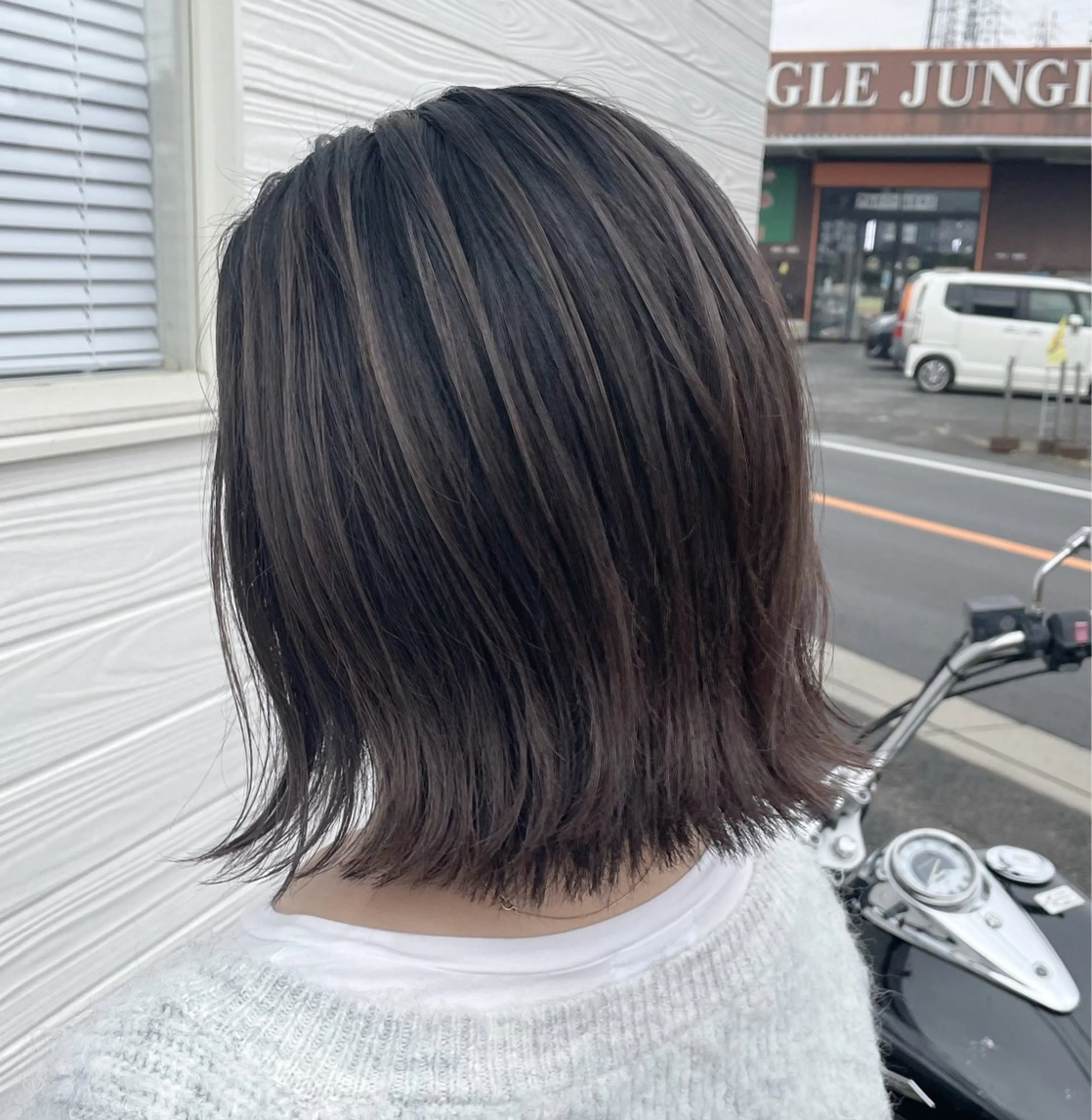 ミディアム ビヨウシツトリコ よねたにみなのヘアスタイル