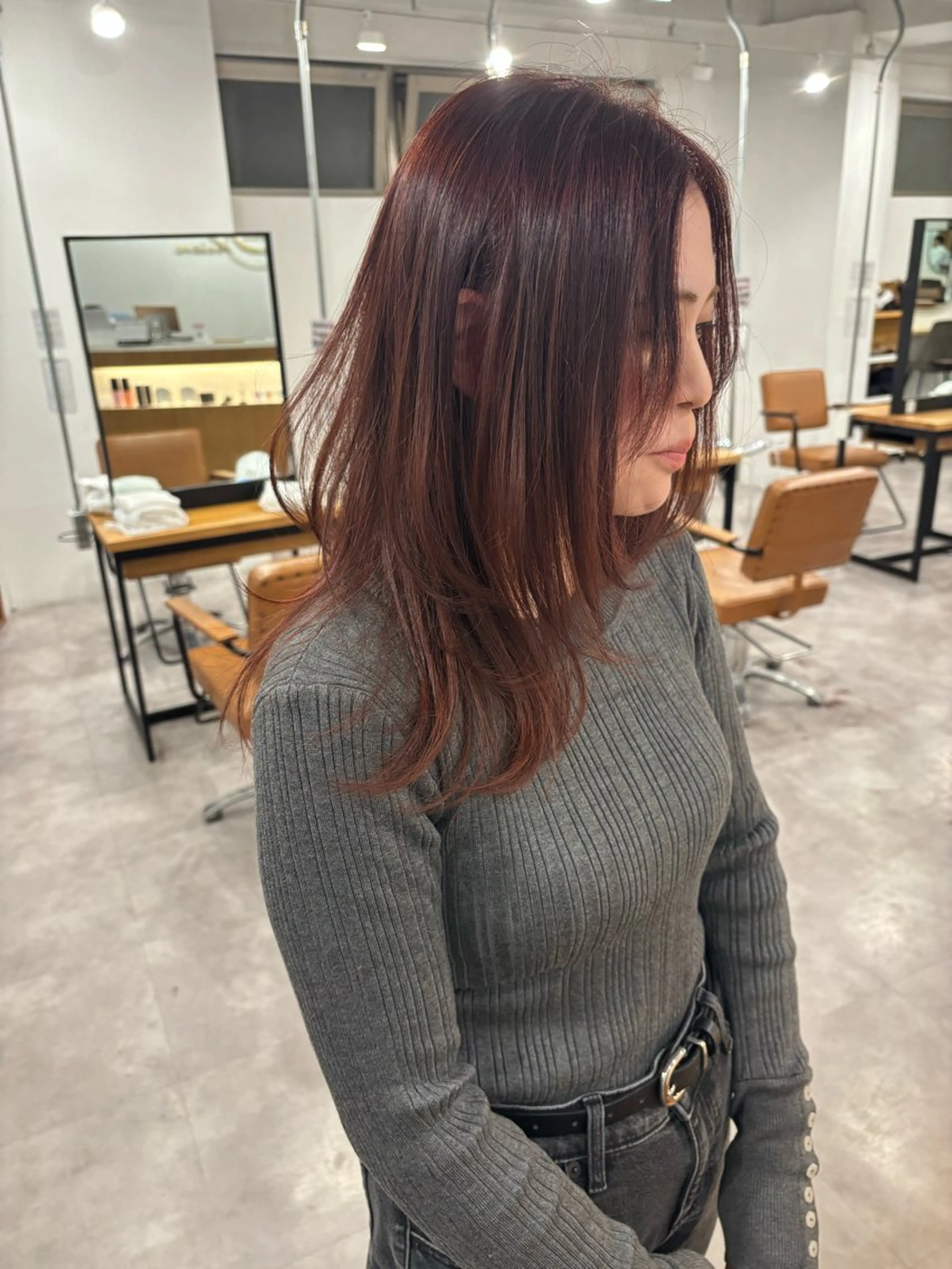 セミロング カラー くびれヘア レイヤーカット ウルフカット カット ヘアカラー 細野 菜月のヘアスタイル