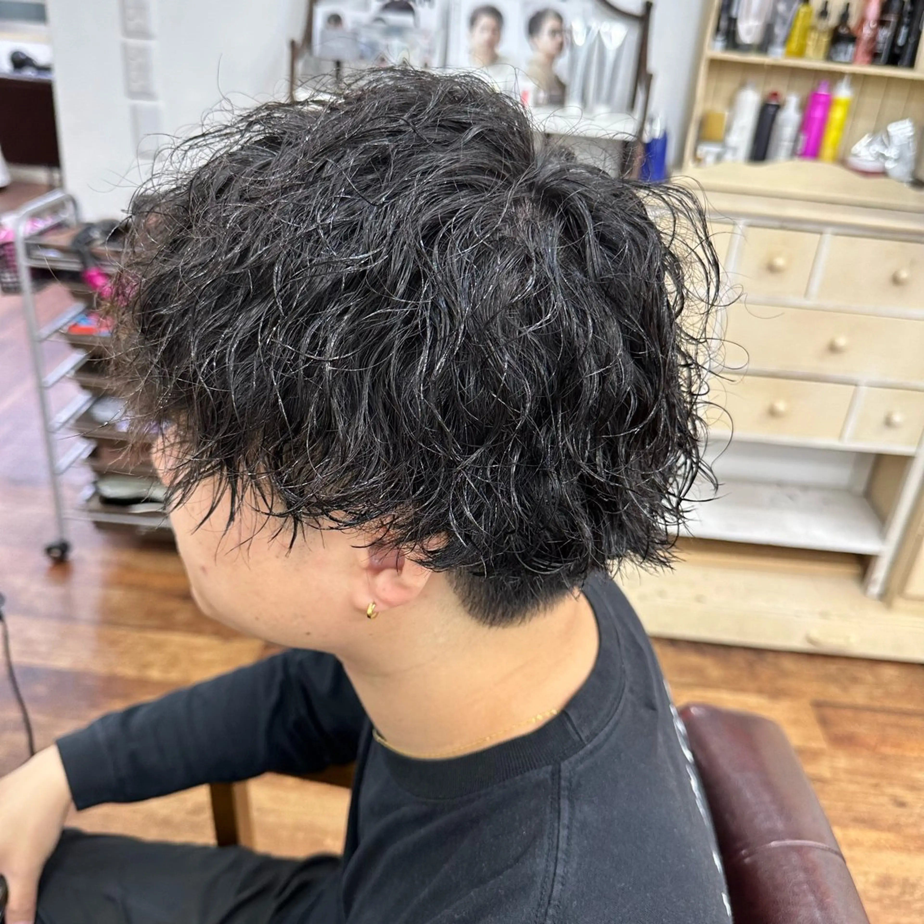 メンズ シャドウパーマ 曲がる縮毛矯正のヘアスタイル