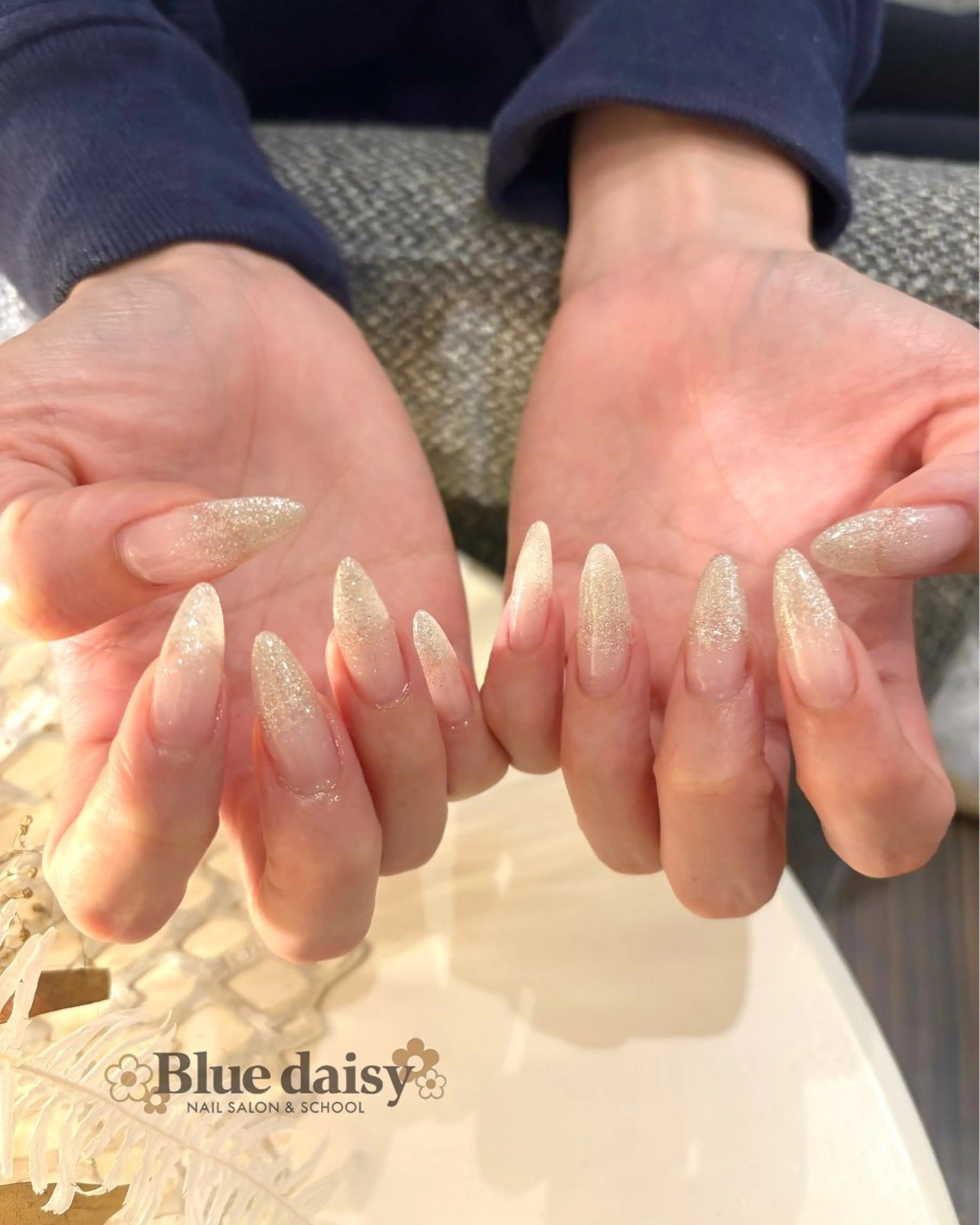 ネイル グラデーション キラキラネイル ラメ(グリッター) ラメグラデーション ハンドネイル Blue daisy 栄本店のネイルデザイン