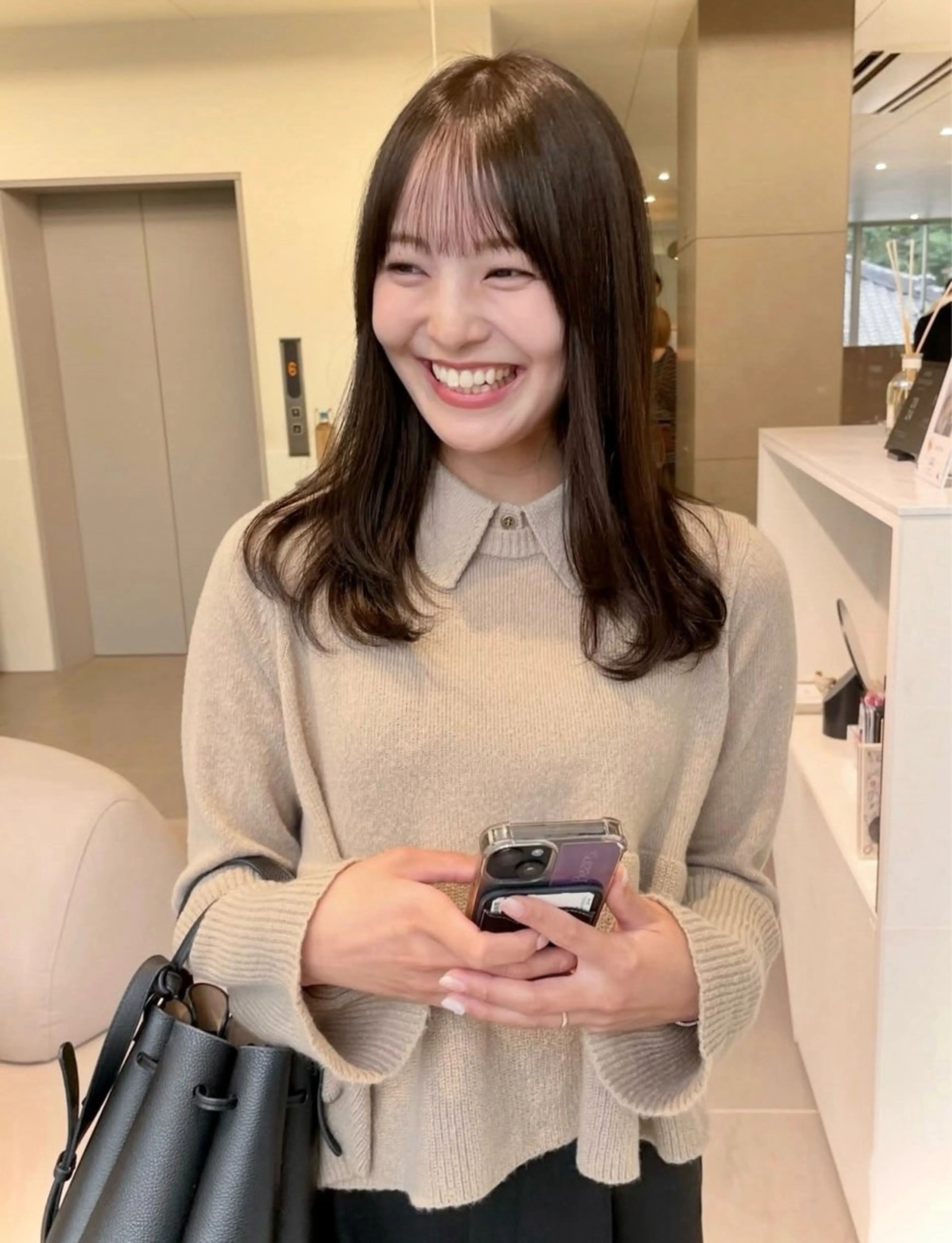 セミロング カラー ヘアアレンジ ブラウンカラー 透明感カラー 顔まわりレイヤー 髪質改善 韓国風ヘア カット ヘアカラー トリートメント 似合わせレイヤー ＆透明感カラーのヘアスタイル