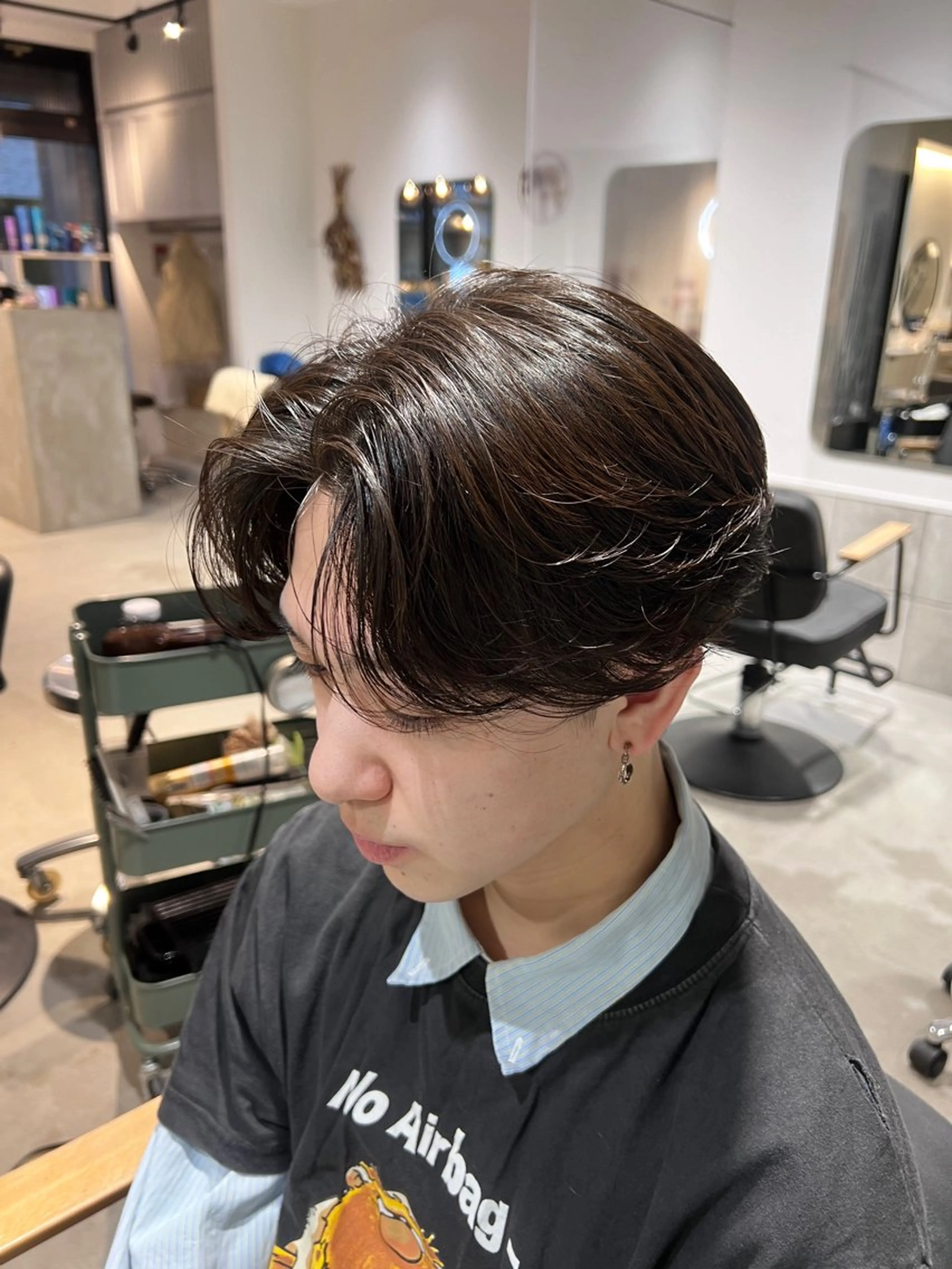 ミディアム パーマ メンズ ミディアムパーマ センターパート メンズ韓国風 メンズパーマ 韓国風ヘア カット パーマ メンズカットパーマ ✂️ JOYAのヘアスタイル