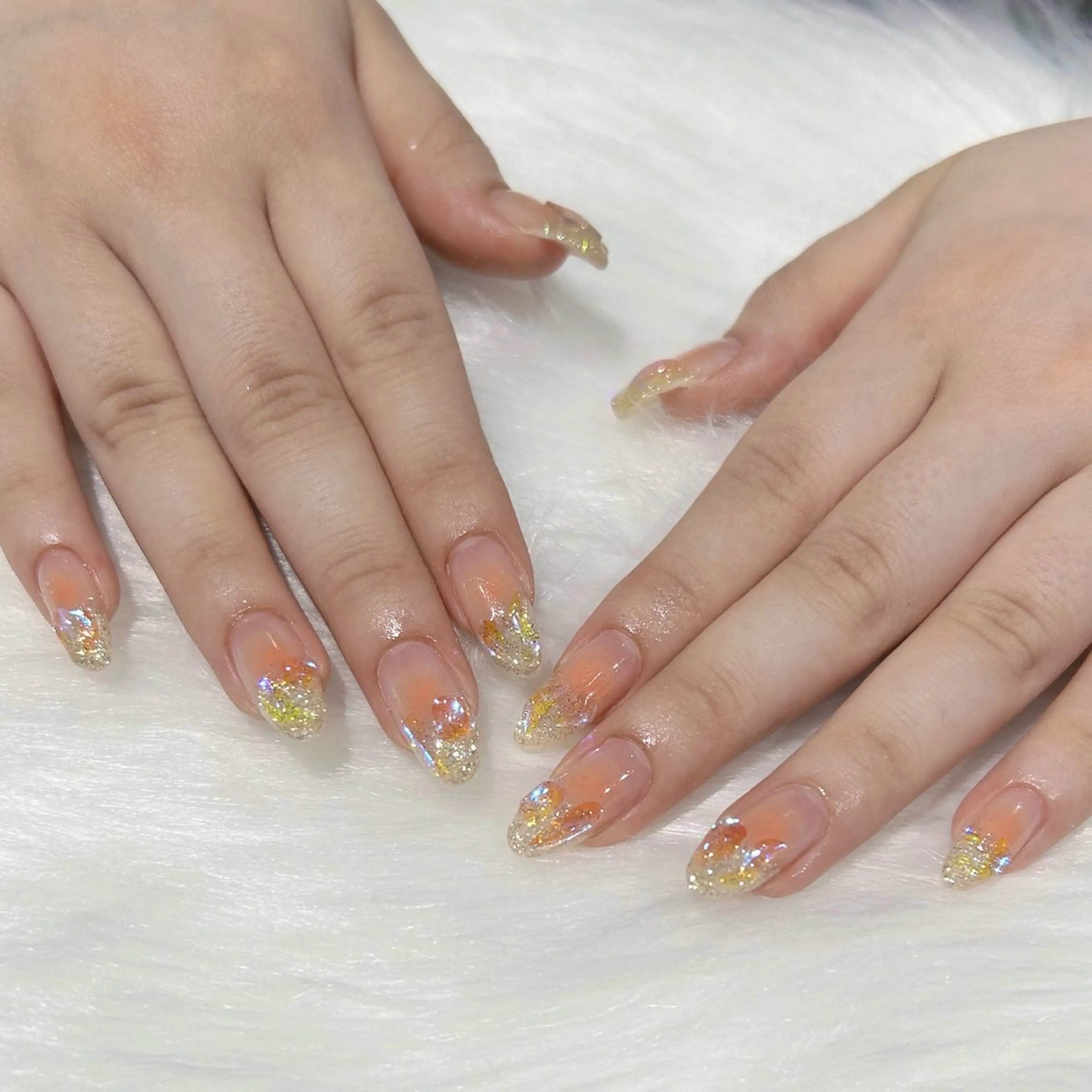 ネイル オーロラネイル チークネイル キラキラネイル ワンホンネイル ハンドネイル ぷりゅねる 心斎橋のネイルデザイン