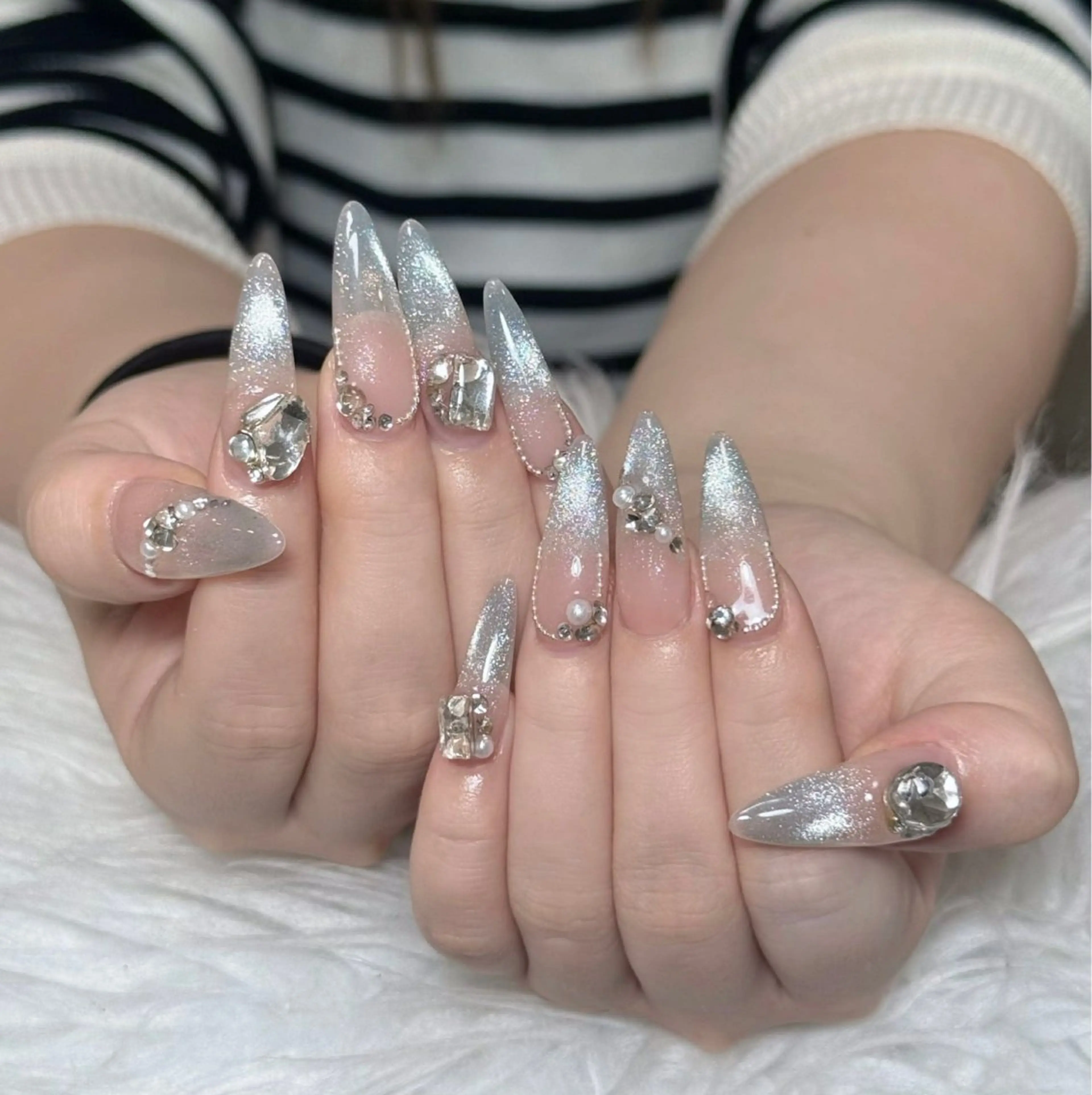 ネイル チークネイル ドット フレンチネイル グラデーション ハート ハンドネイル ハンドケア Eli Nails 新宿のネイルデザイン
