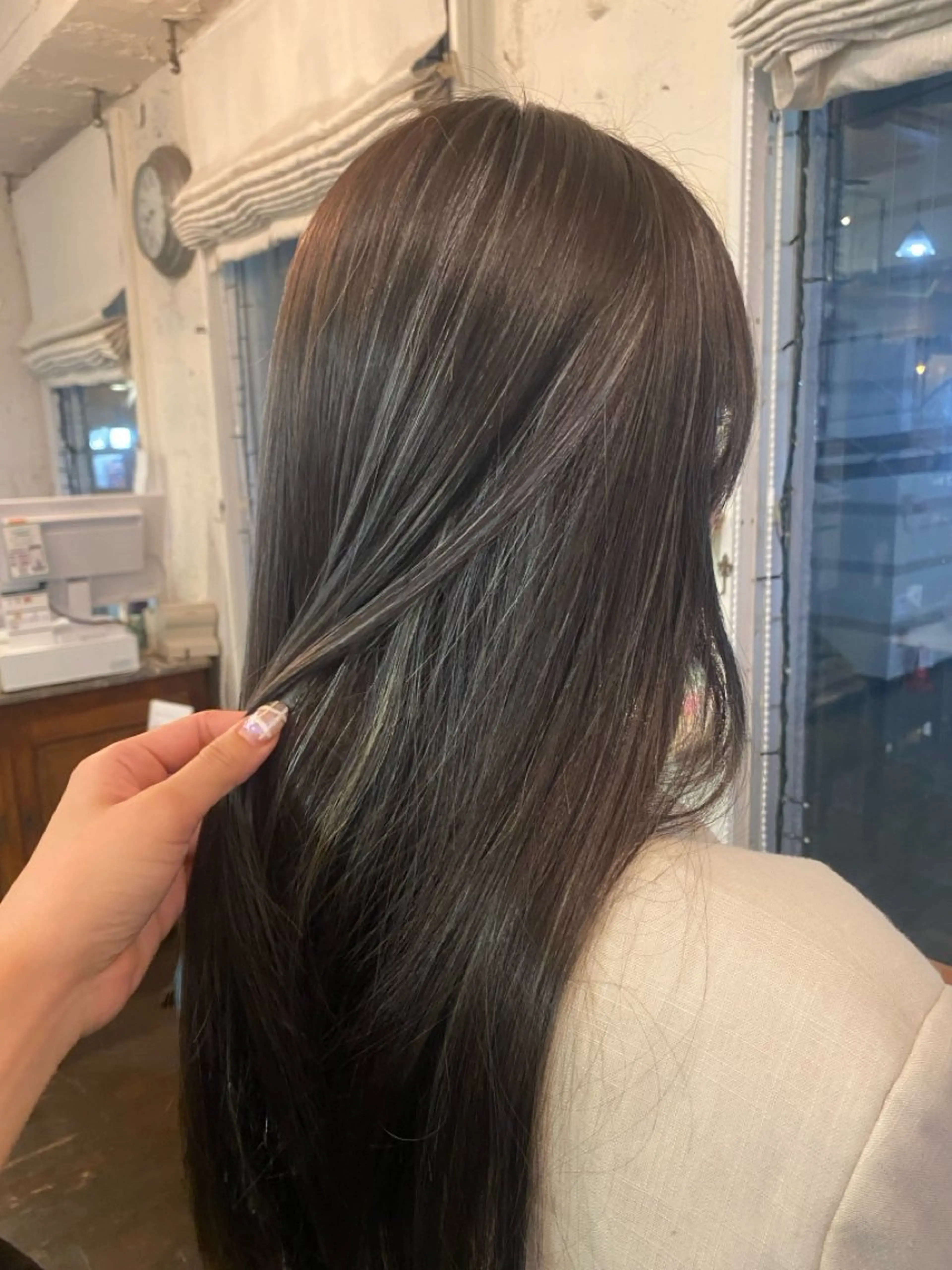 ロング カラー アッシュ ブルーカラー ブルーアッシュ ハイライトカラー ハイライト ケアストレート ハナシロミサキのヘアスタイル