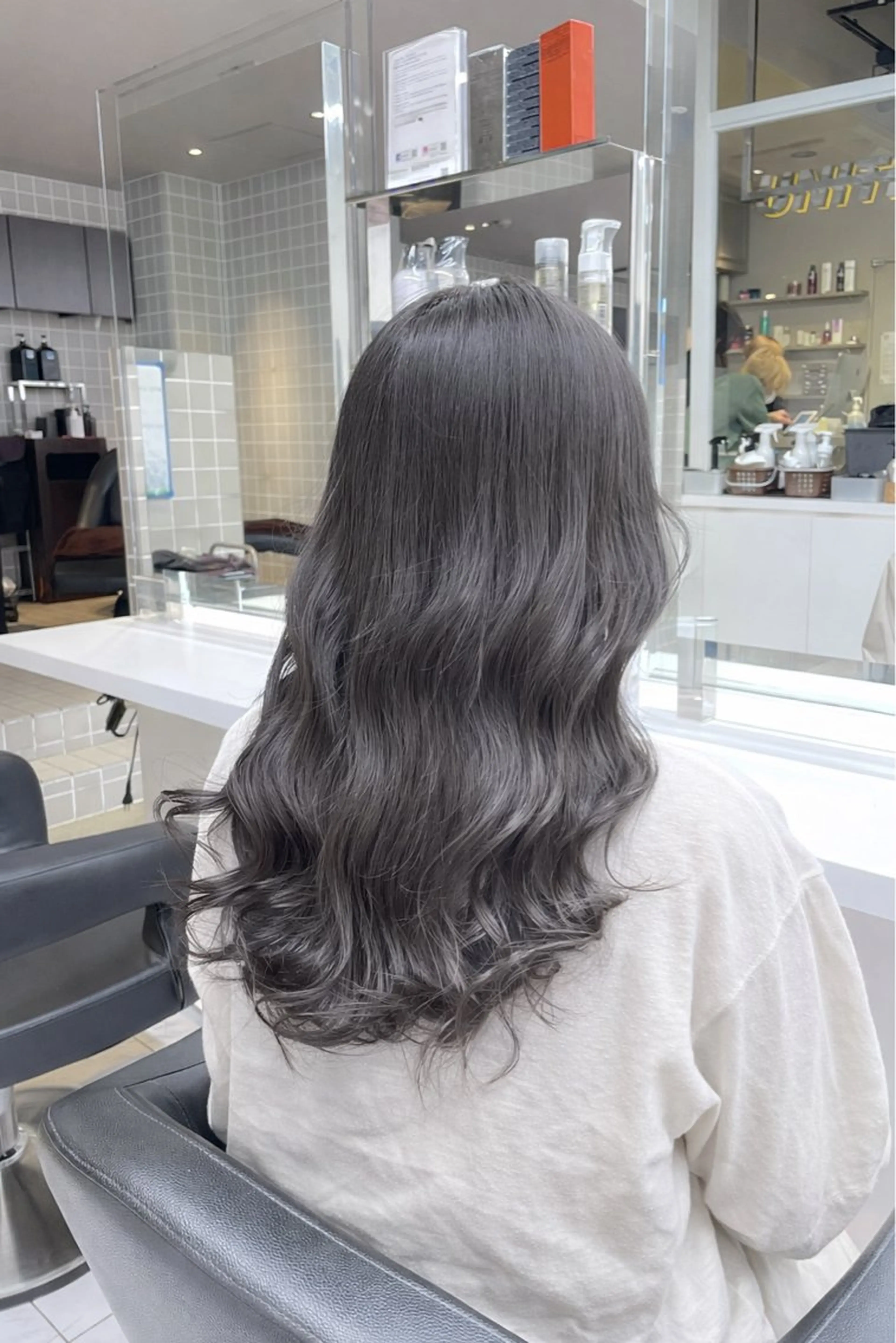 セミロング カラー パーマ ヘアアレンジ メンズ キッズ カット ヘアカラー トリートメント 🦋韓国レイヤー｜ 透明感グレージュ🦋のヘアスタイル