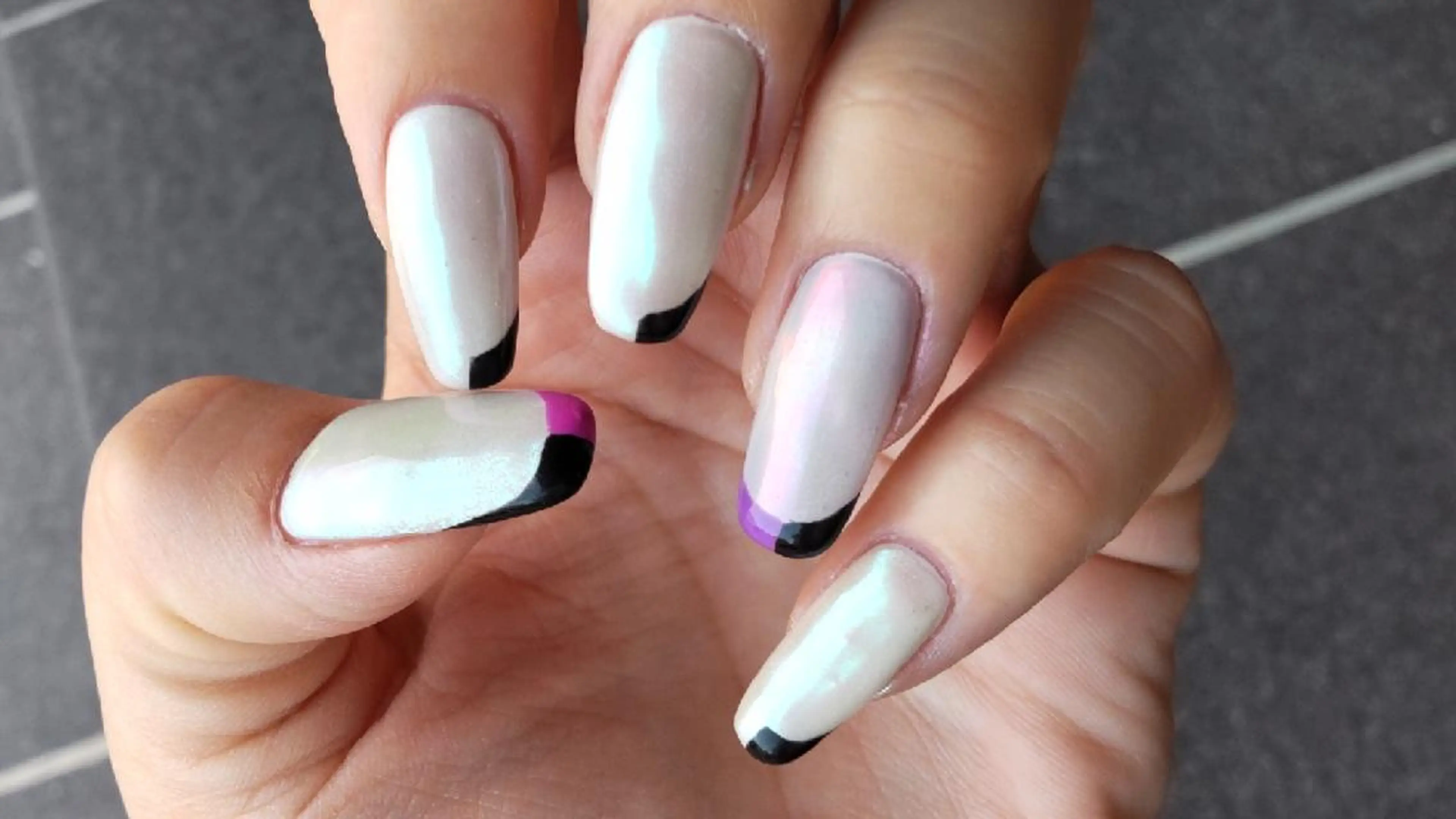 ネイル フレンチネイル ハンドネイル infinity skyのネイルデザイン