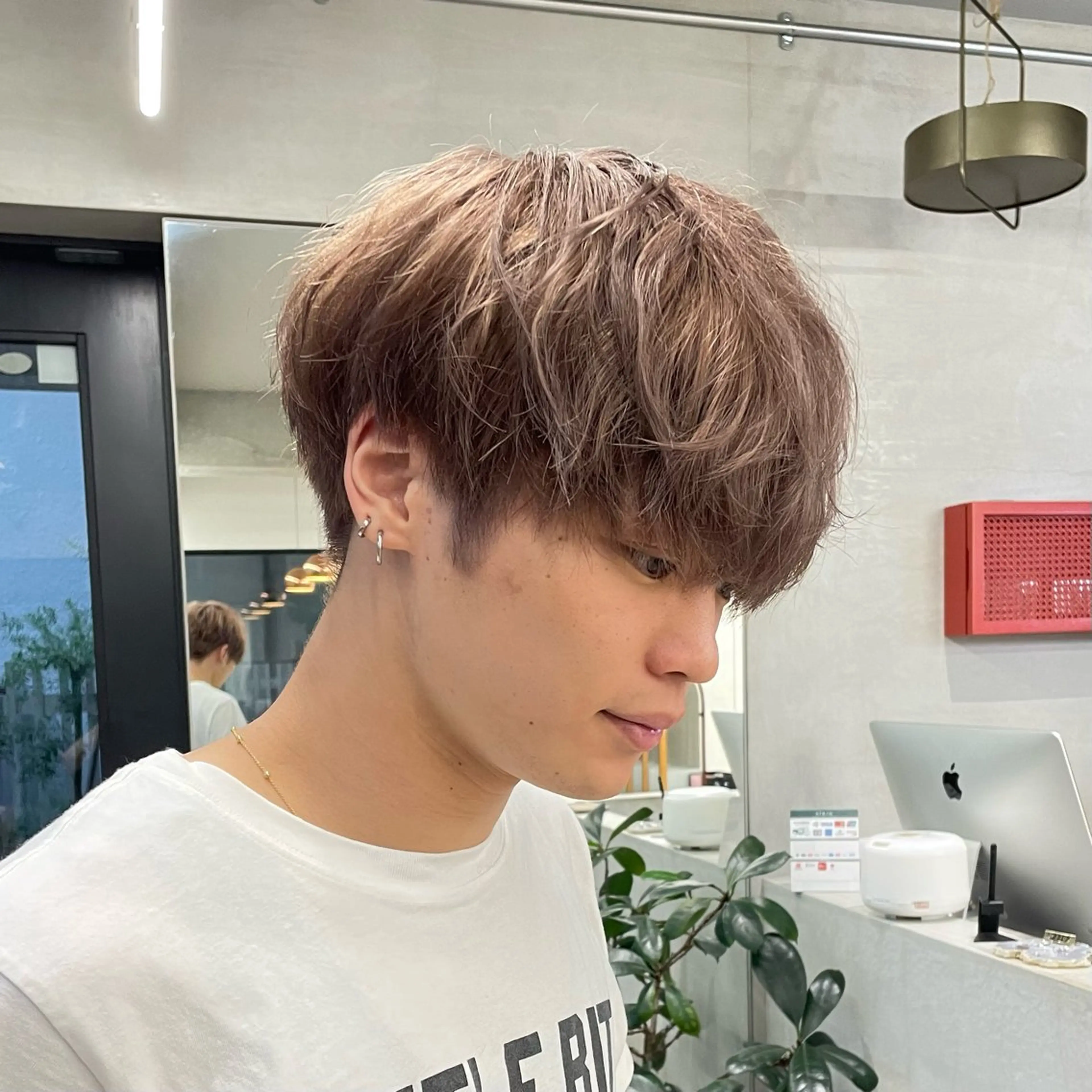 カラー メンズ メンズブリーチ マッシュ ベージュカラー ブリーチ ミルクティーベージュ 【メンズ特化】 イマダナツミのヘアスタイル