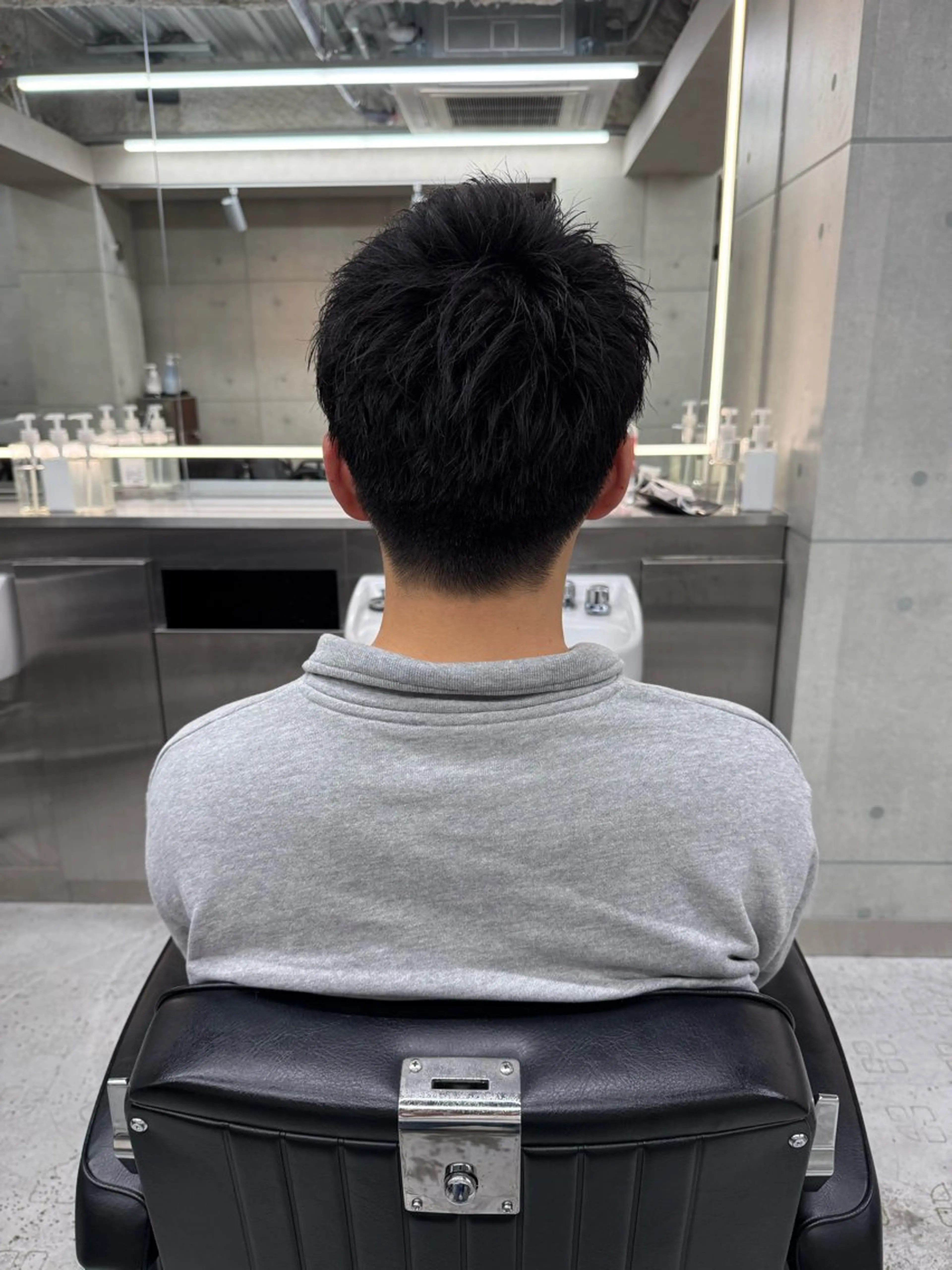ショート メンズ アップバング メンズブリーチ センターパート フェードカット メンズパーマ 【メンズ・カット】 藪 清正のヘアスタイル