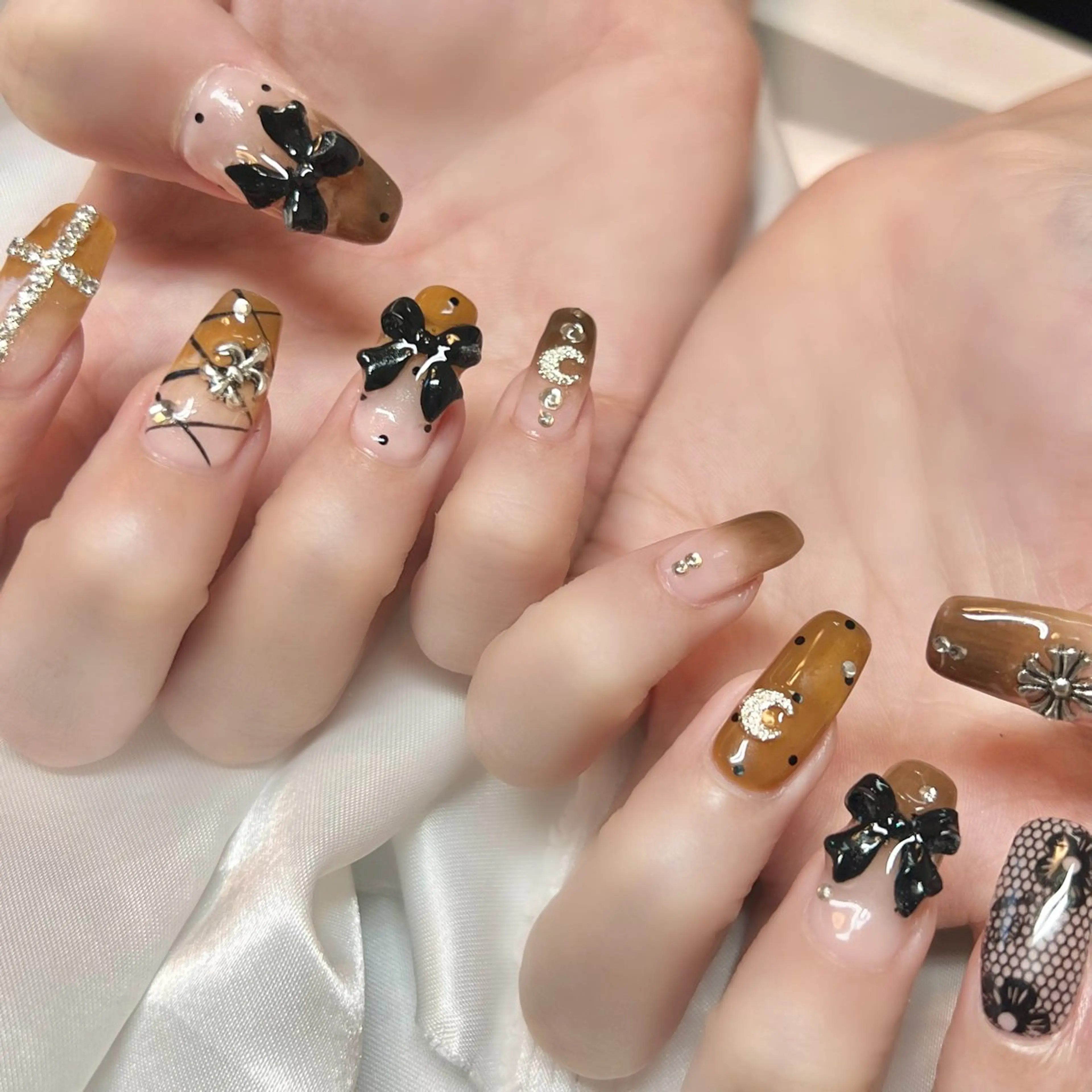 ネイル チークネイル 長さ出し ジェルネイル マグネットネイル 持ち込み ハンドネイル clover nailのネイルデザイン