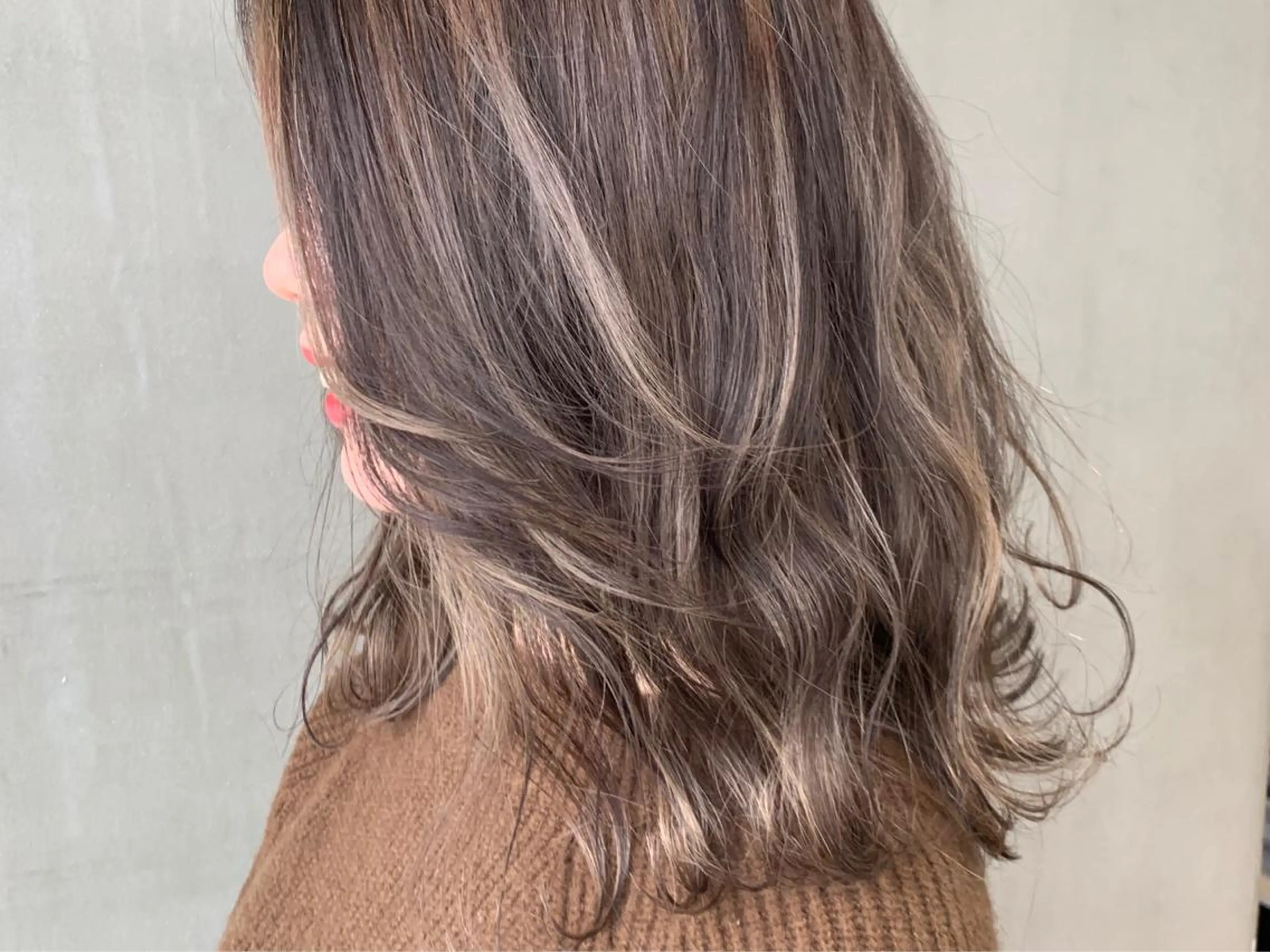 セミロング カラー ブリーチ ハイライトカラー ハイライト カット ヘアカラー トリートメント ウルフレイヤーカット /チヒロのヘアスタイル