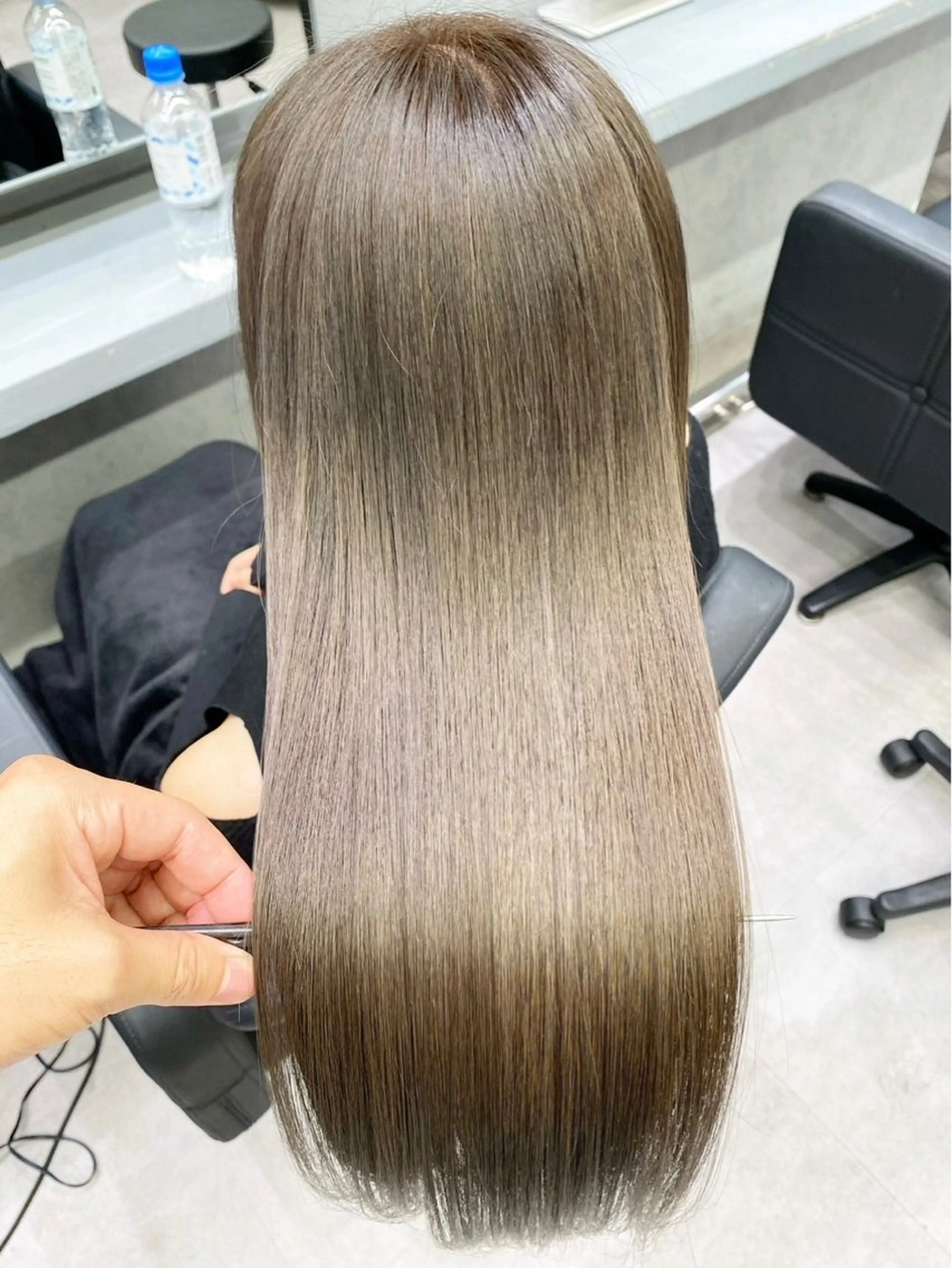 ロング カラー シールエクステ ベージュカラー ブリーチ グレージュ ハイトーンカラー カット ヘアカラー トリートメント 【elyts】 𝑲𝑶𝑼𝑲𝑰のヘアスタイル