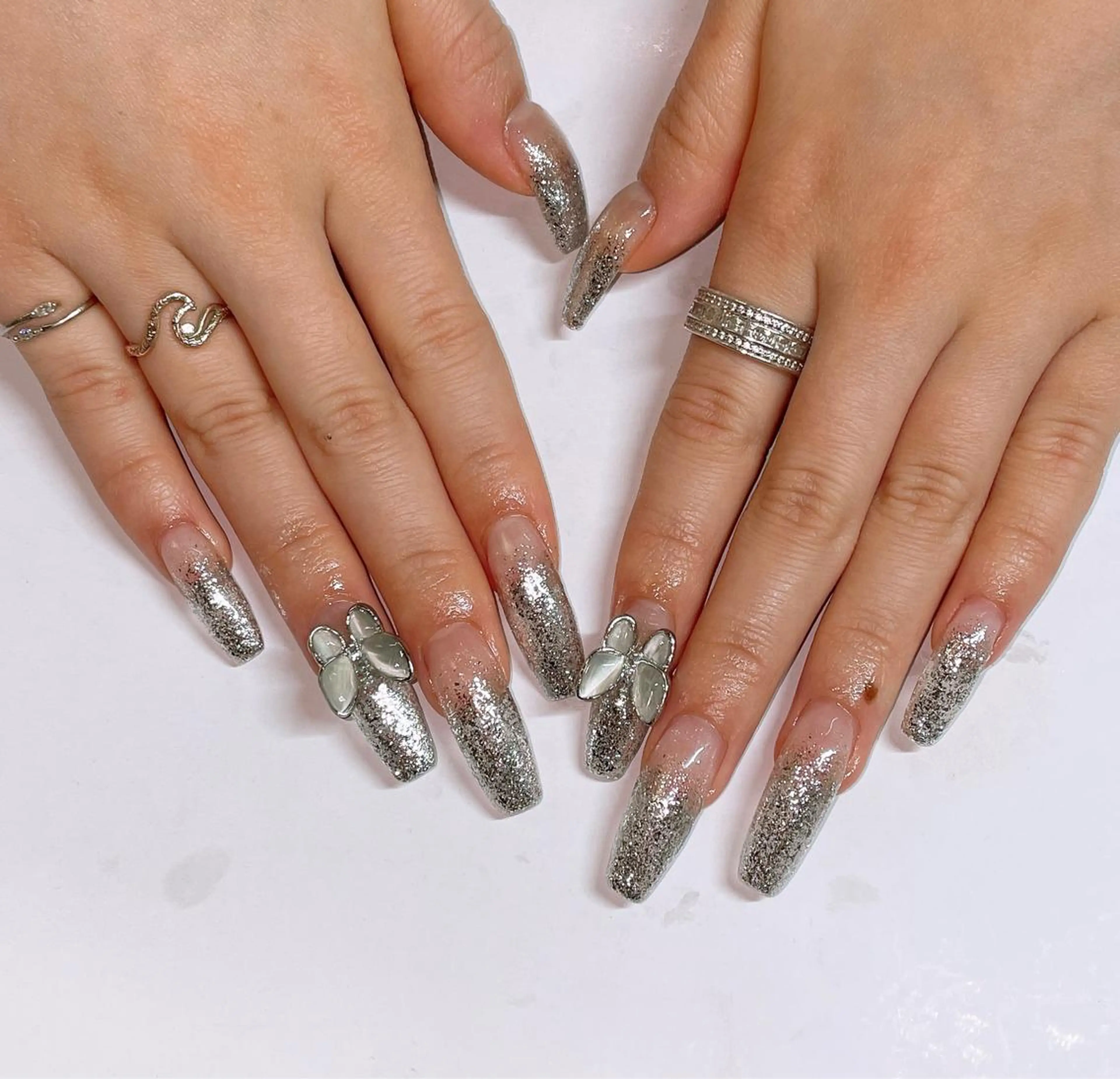 ネイル VIERU 🌈🎀💖のネイルデザイン