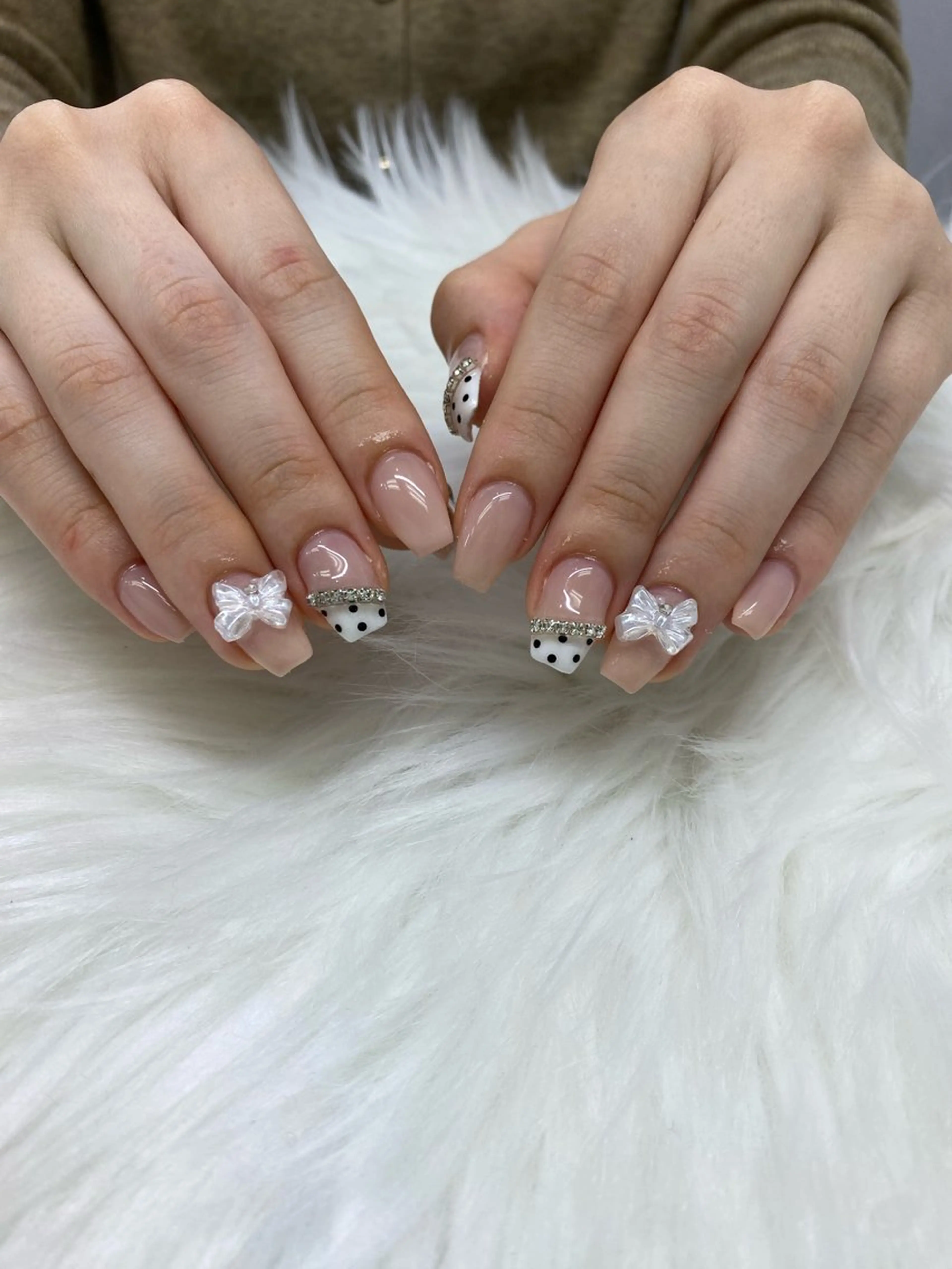 ネイル ドット 韓国ネイル シンプルネイル ワンホンネイル ハンドネイル nailsalon enjuのネイルデザイン