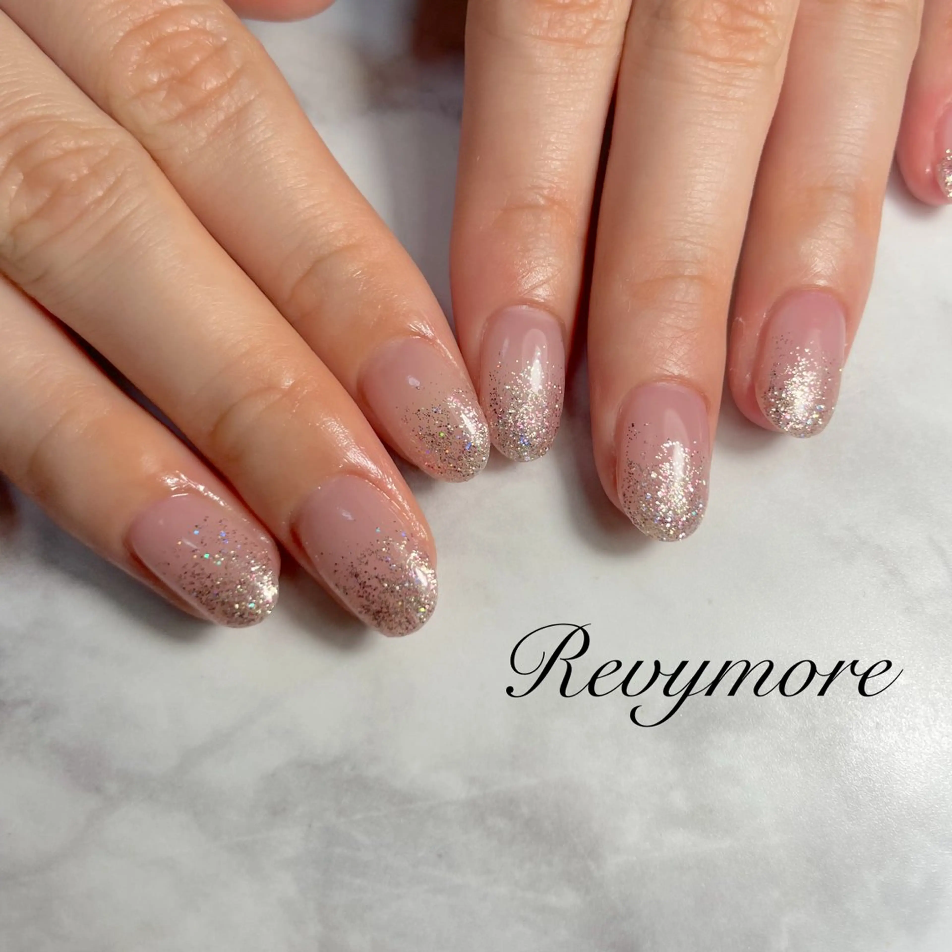 ネイル オーロラネイル ブラウン ジェルネイル キラキラネイル 韓国ネイル nail salon Revymoreのネイルデザイン