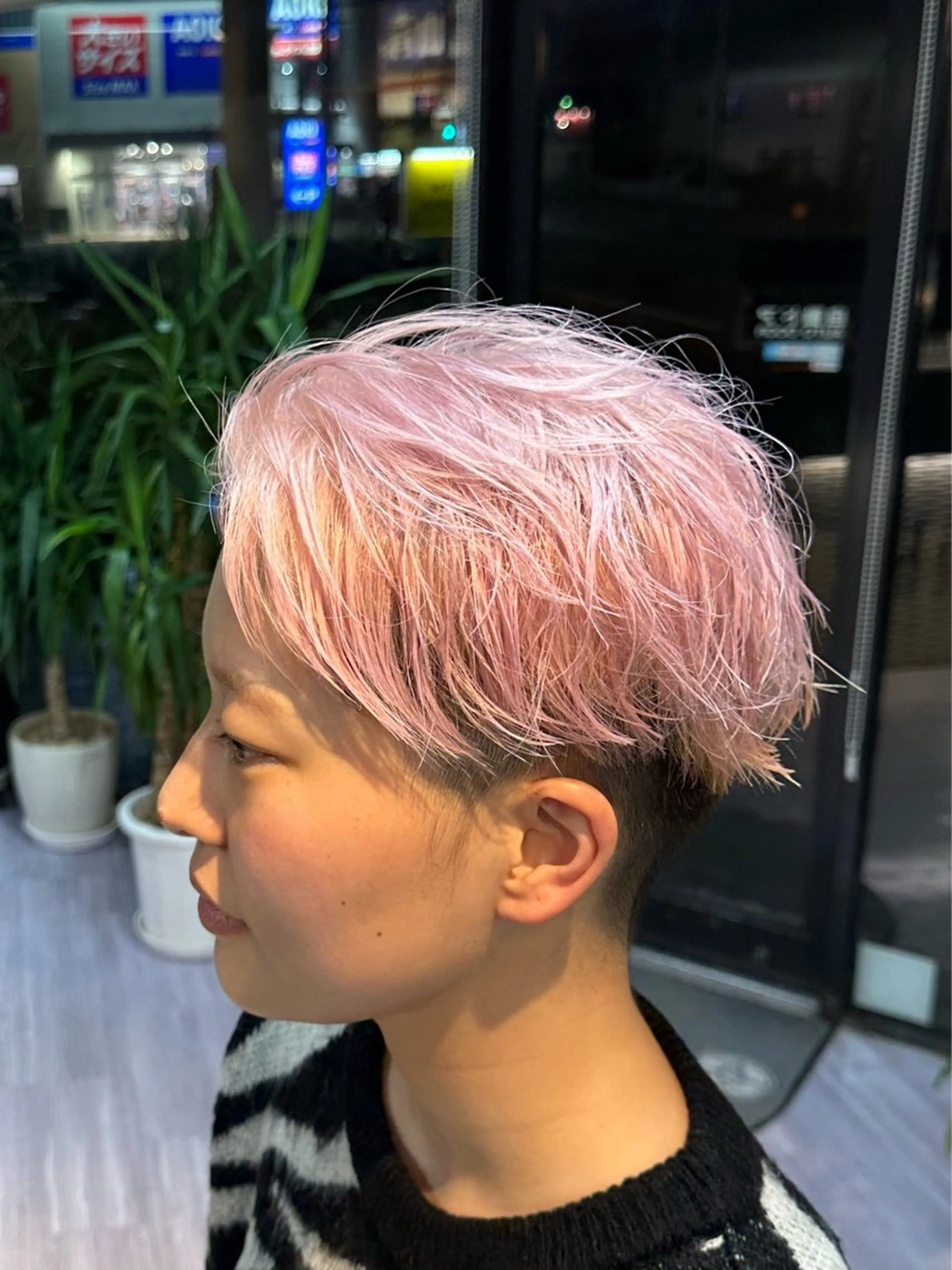 ショート カラー ブリーチ ピンクカラー arika オケシ　リョウダイのヘアスタイル