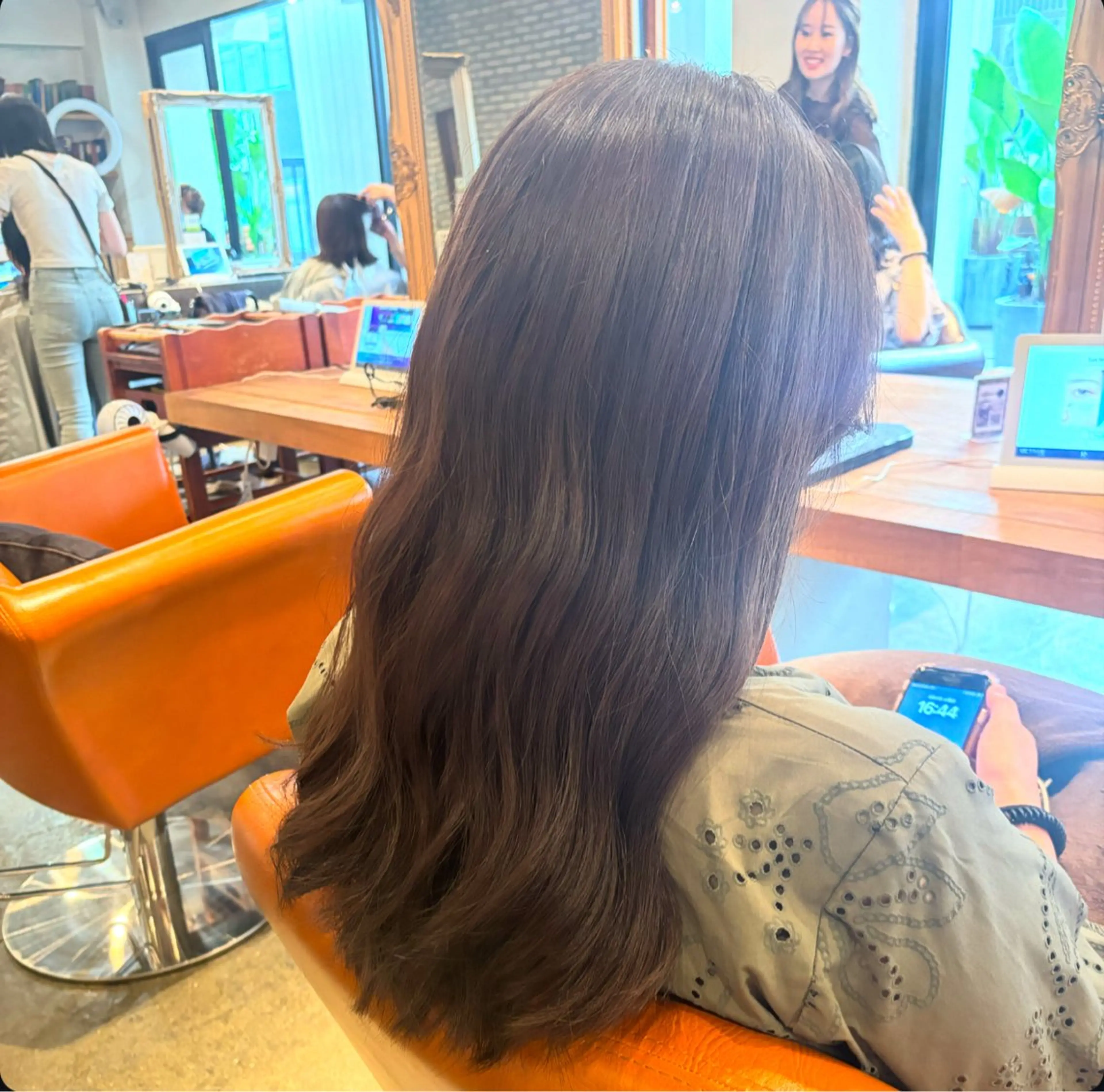 ロング カラー グレージュ オリーブグレージュ オリーブグレー 髪質改善カラー ブラウン🤎YUMEのヘアスタイル