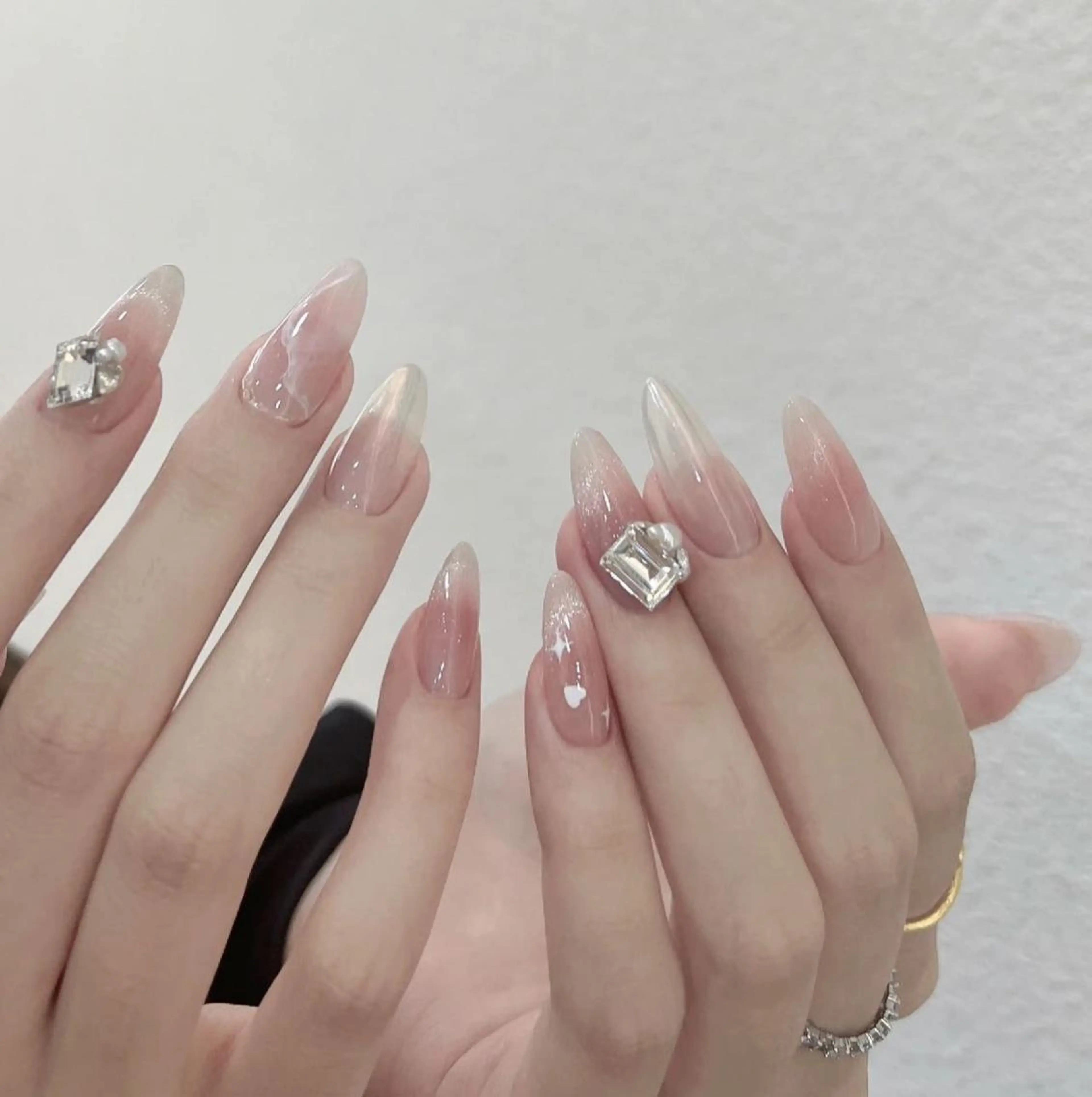 ネイル アートネイル 長さ出し ネイルチップ Queens テイのネイルデザイン