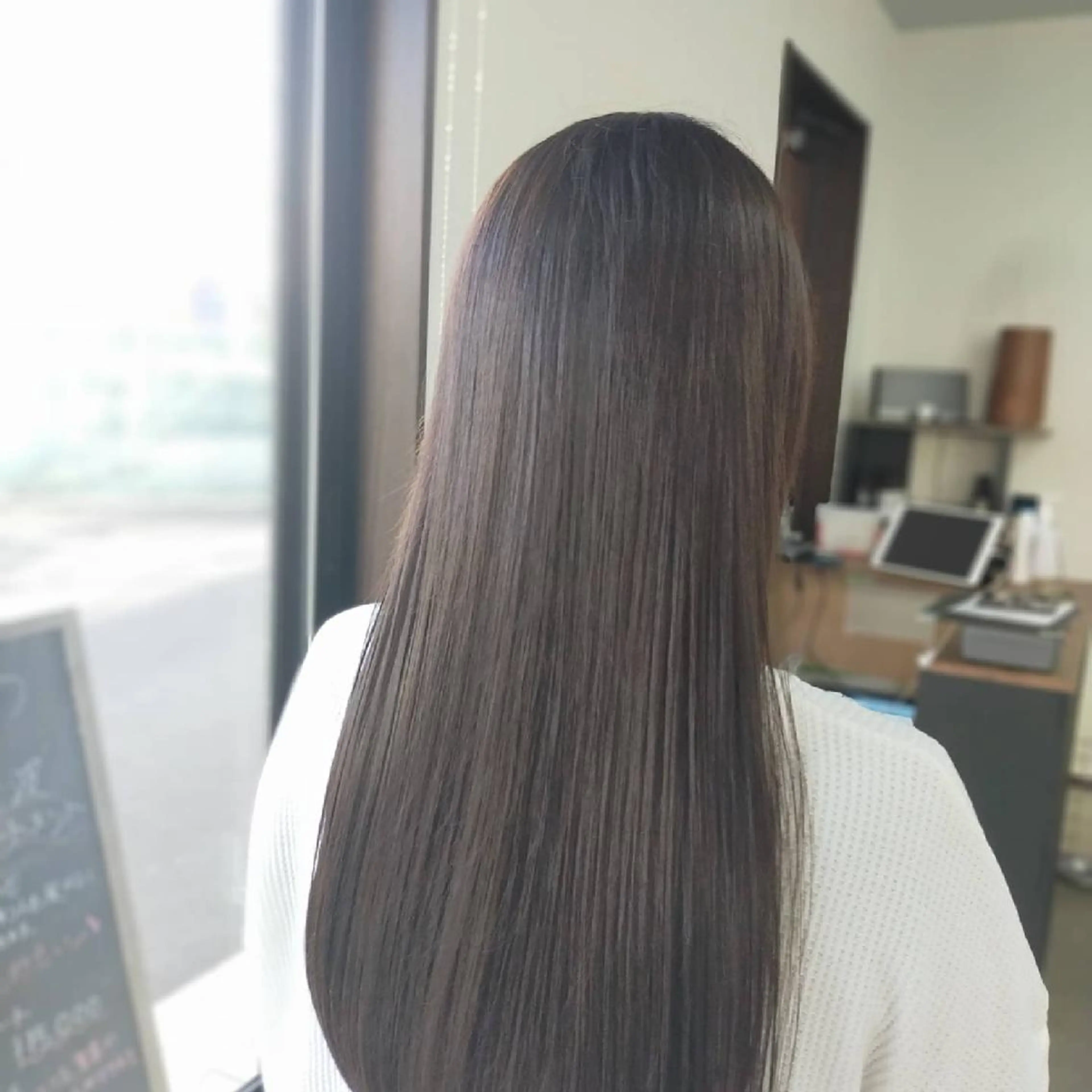 ロング NANAI HIROKIのヘアスタイル