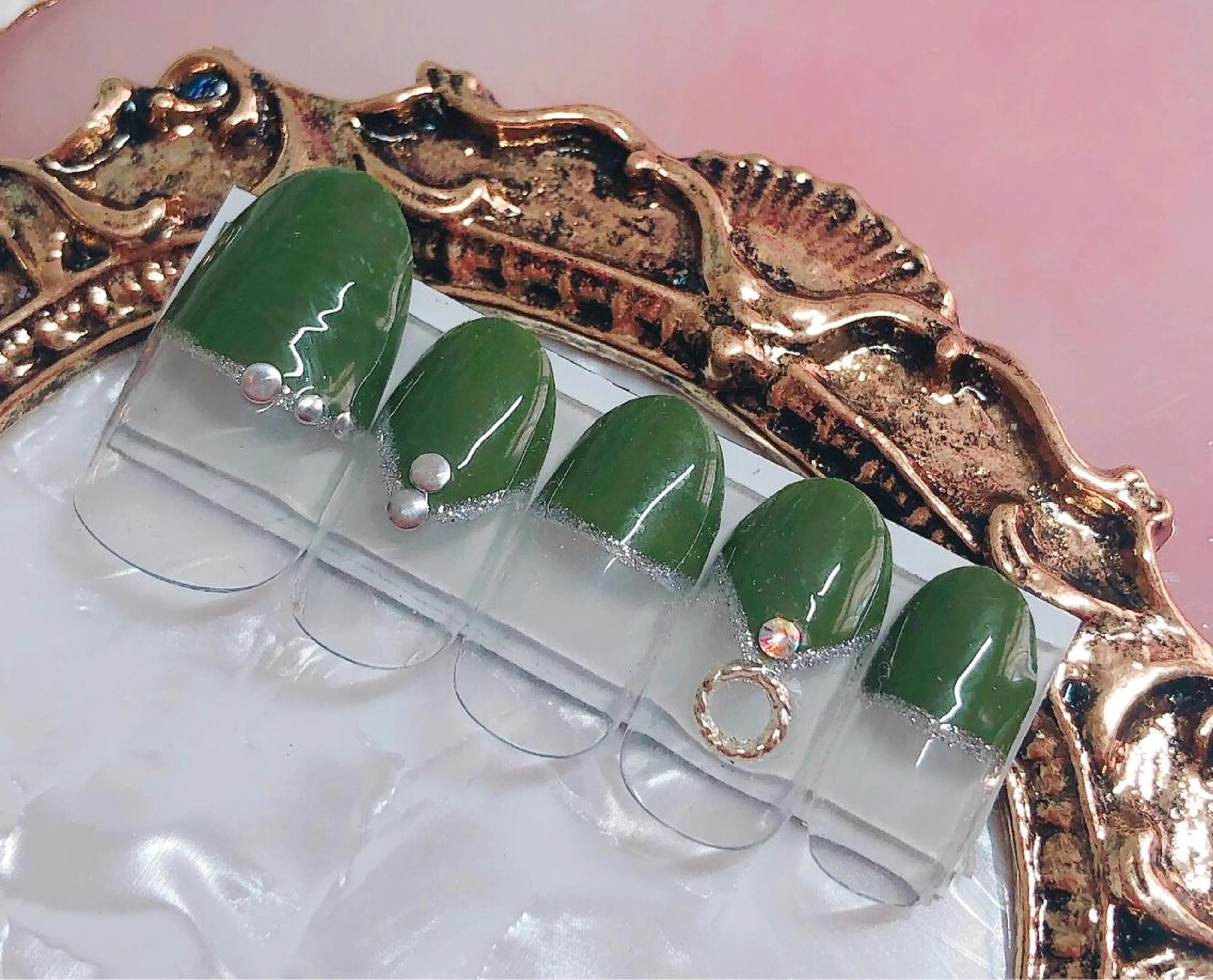 ネイル ハンドネイル CROWN プライベートサロンのネイルデザイン