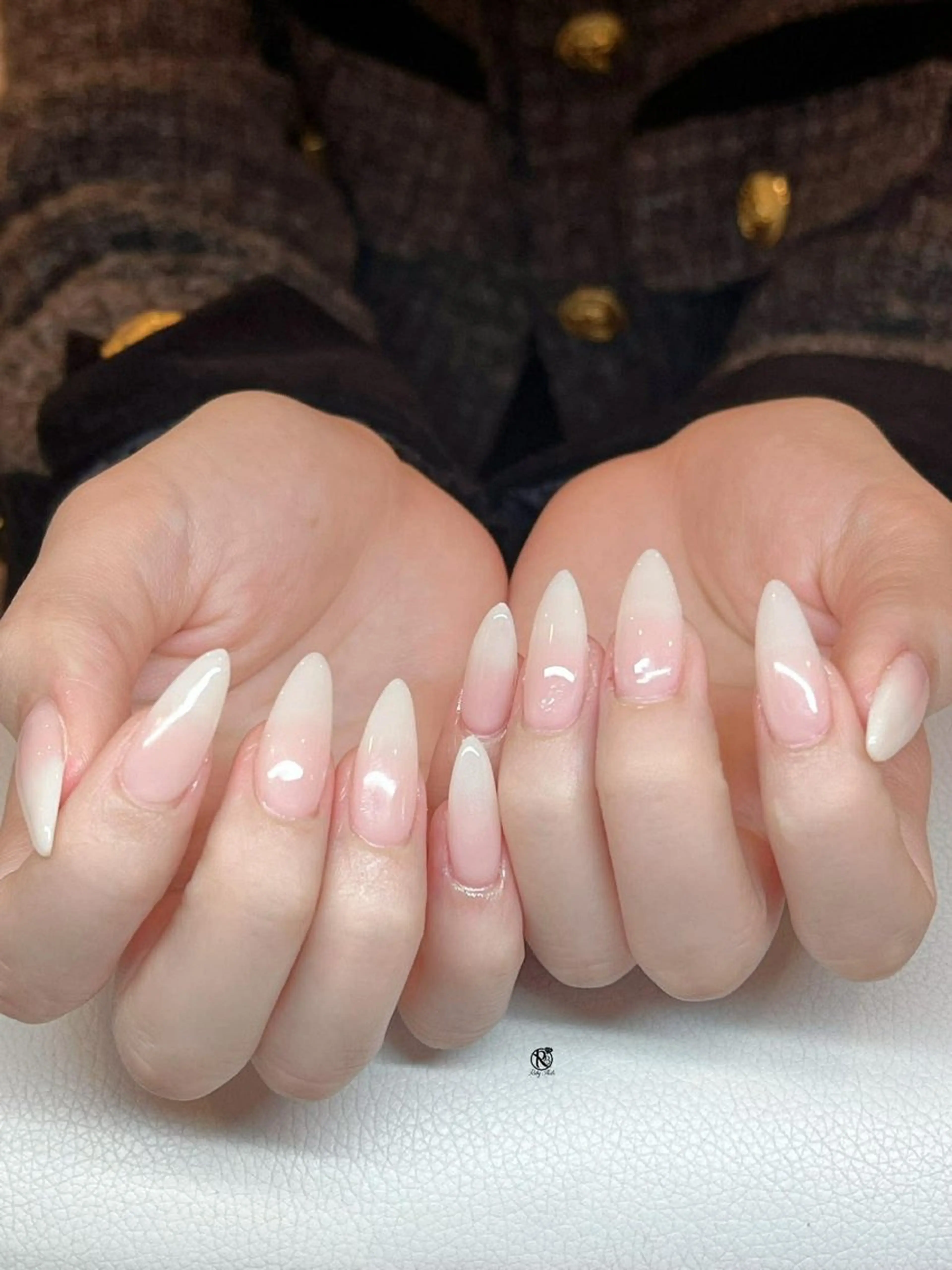 ネイル ボルドー ブラウン チークネイル ドット フットネイル ハンドネイル Yukichan 日暮里店のネイルデザイン