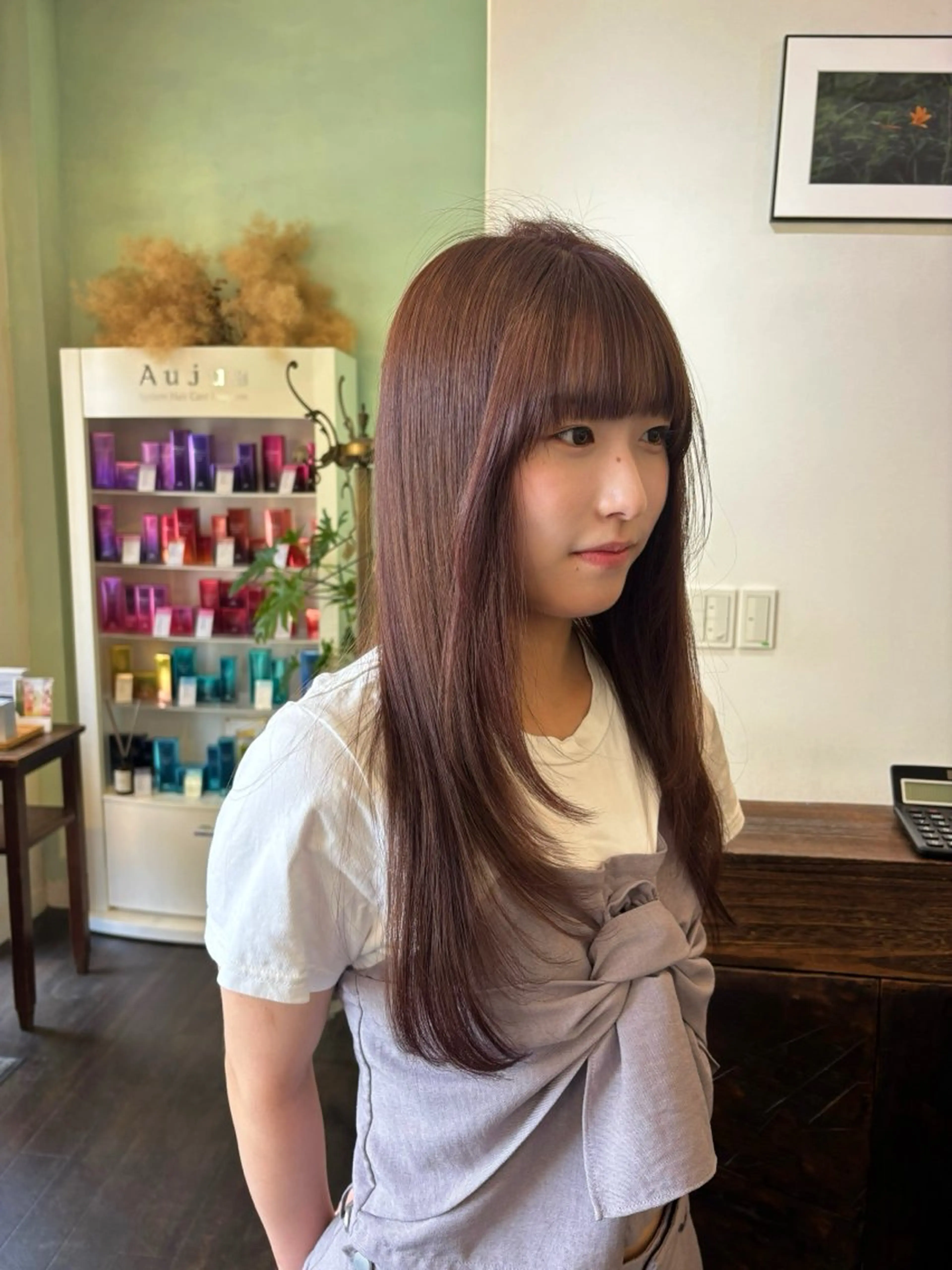 ロング カット ヘアカラー 三國 栞音のヘアスタイル