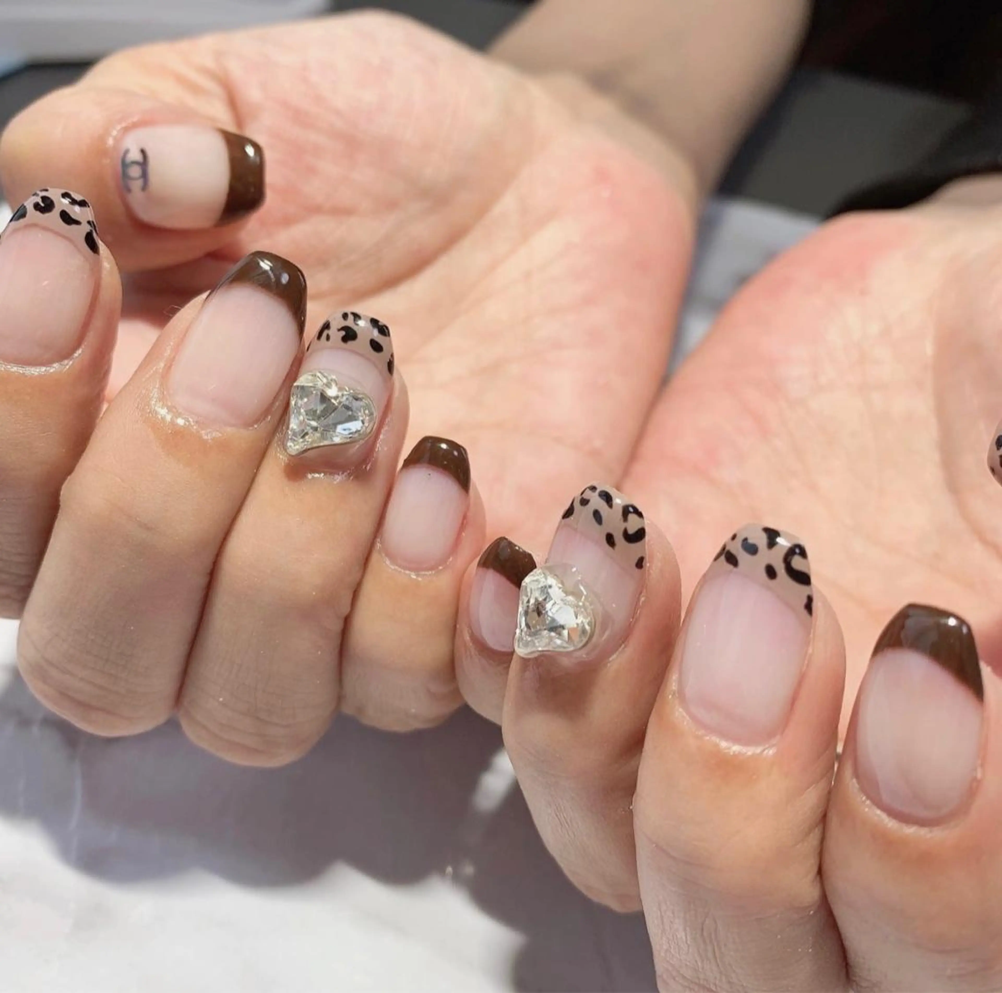 ネイル ハート ストーンネイル Ally's Nailのネイルデザイン