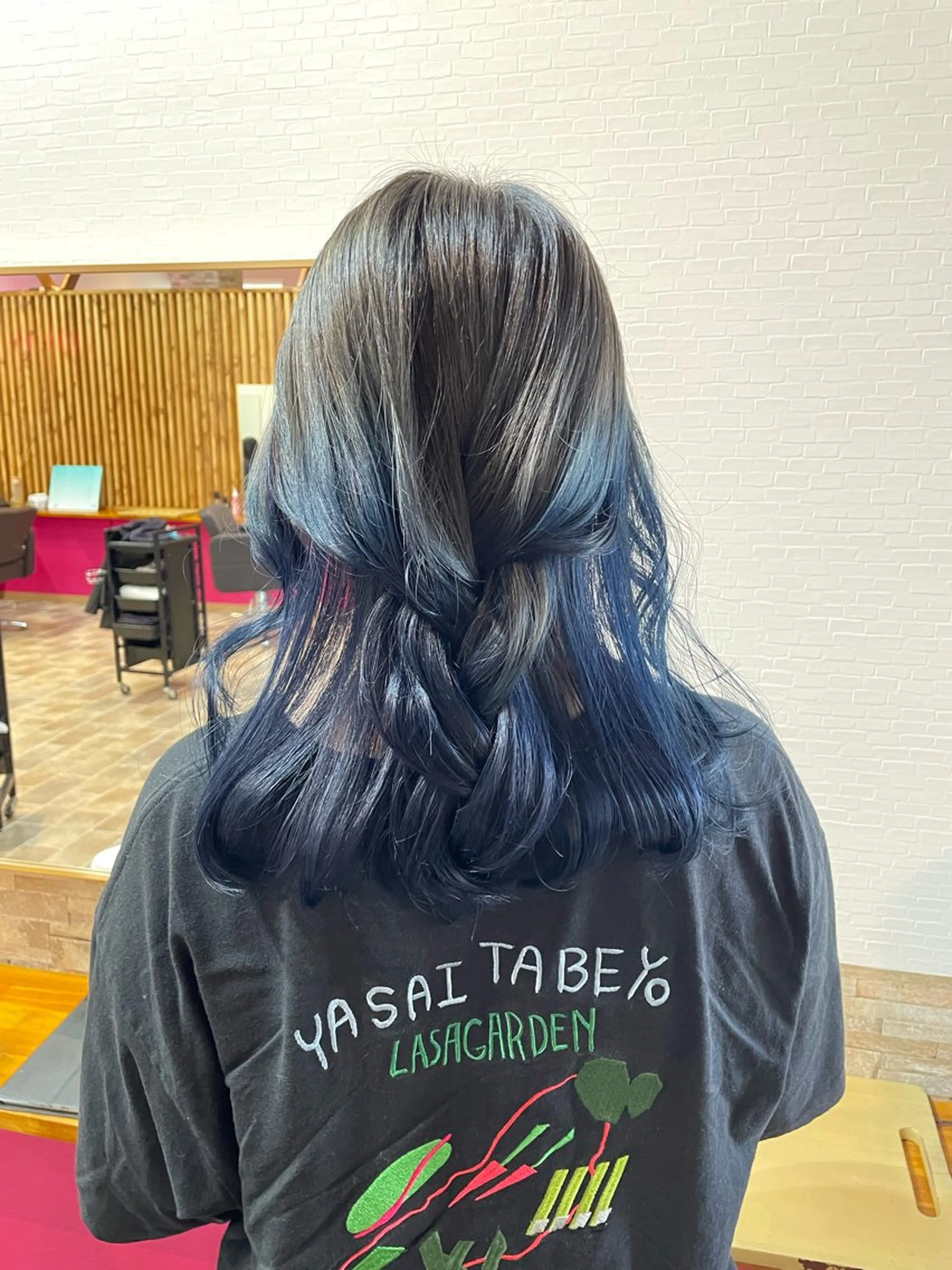 セミロング カラー ブルーカラー グラデーションカラー ヘアカラー YUI/ ブリーチカラー🌷のヘアスタイル