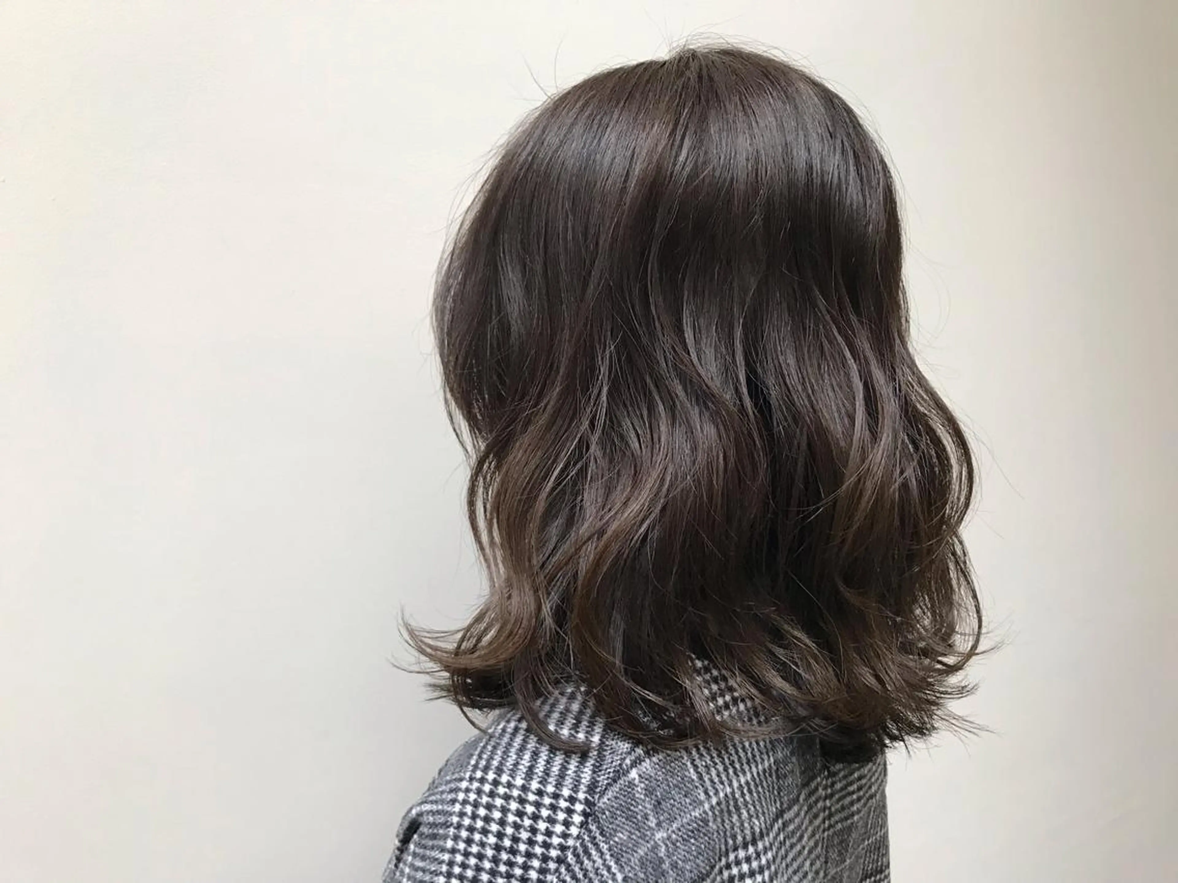 ミディアム カラー ベージュカラー 土屋 紗也果のヘアスタイル