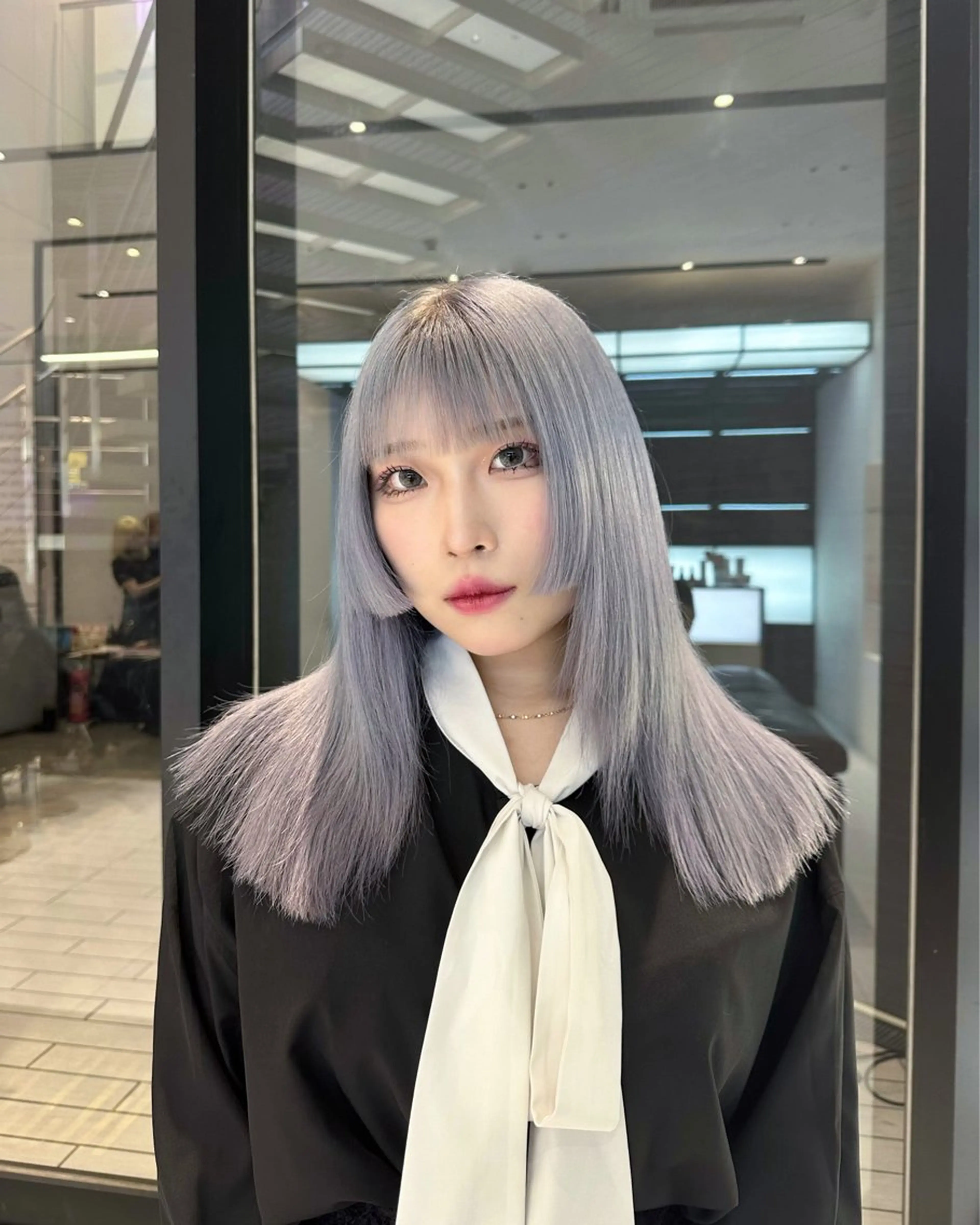 カラー ブリーチ ブルーカラー シルバー ハッシュカット ✦·.⋆  SAYAのヘアスタイル