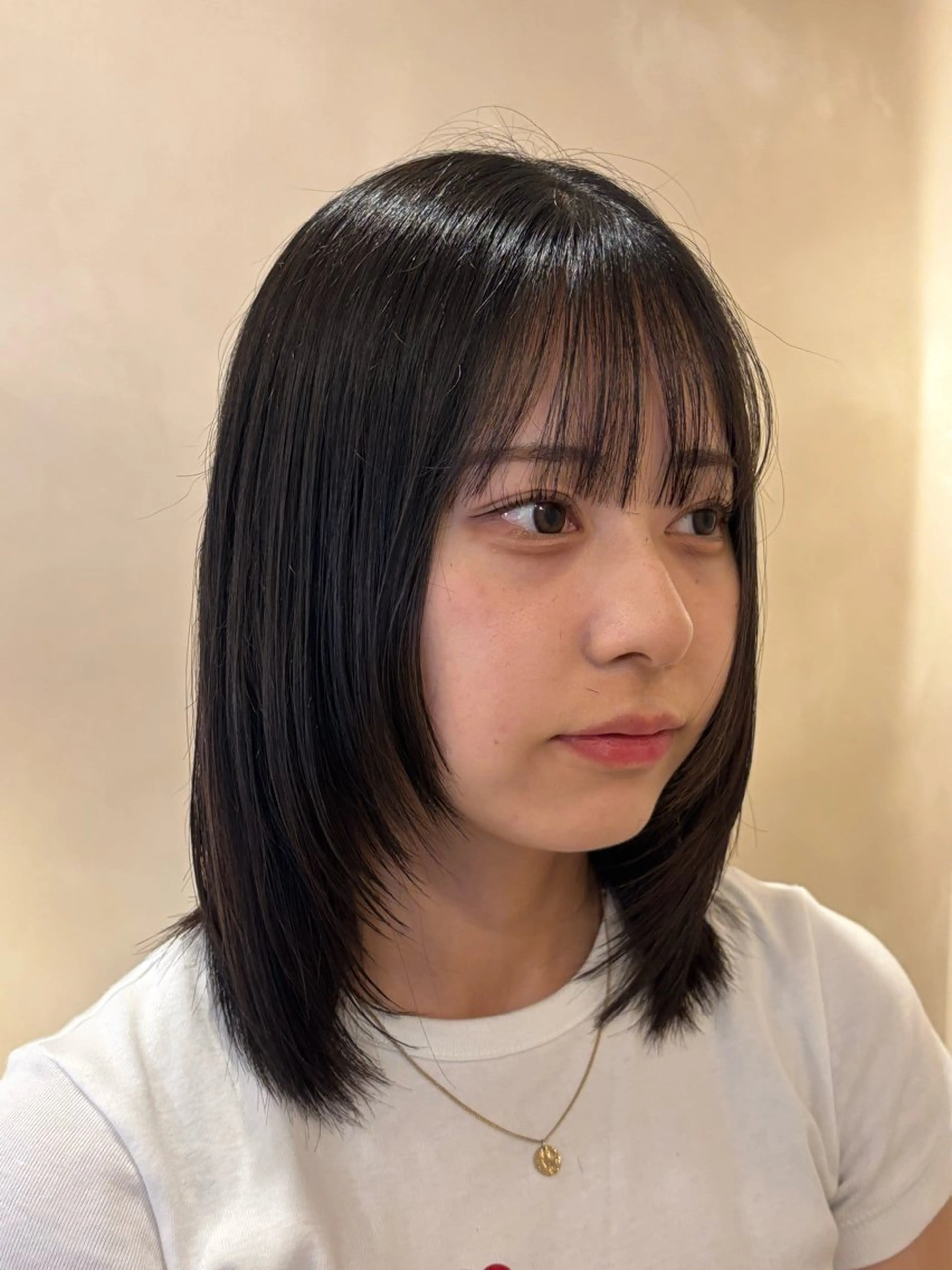 ミディアム ミディアムレイヤー レイヤーカット カット シンバヒナノ/パーマ レイヤー/髪質改善のヘアスタイル