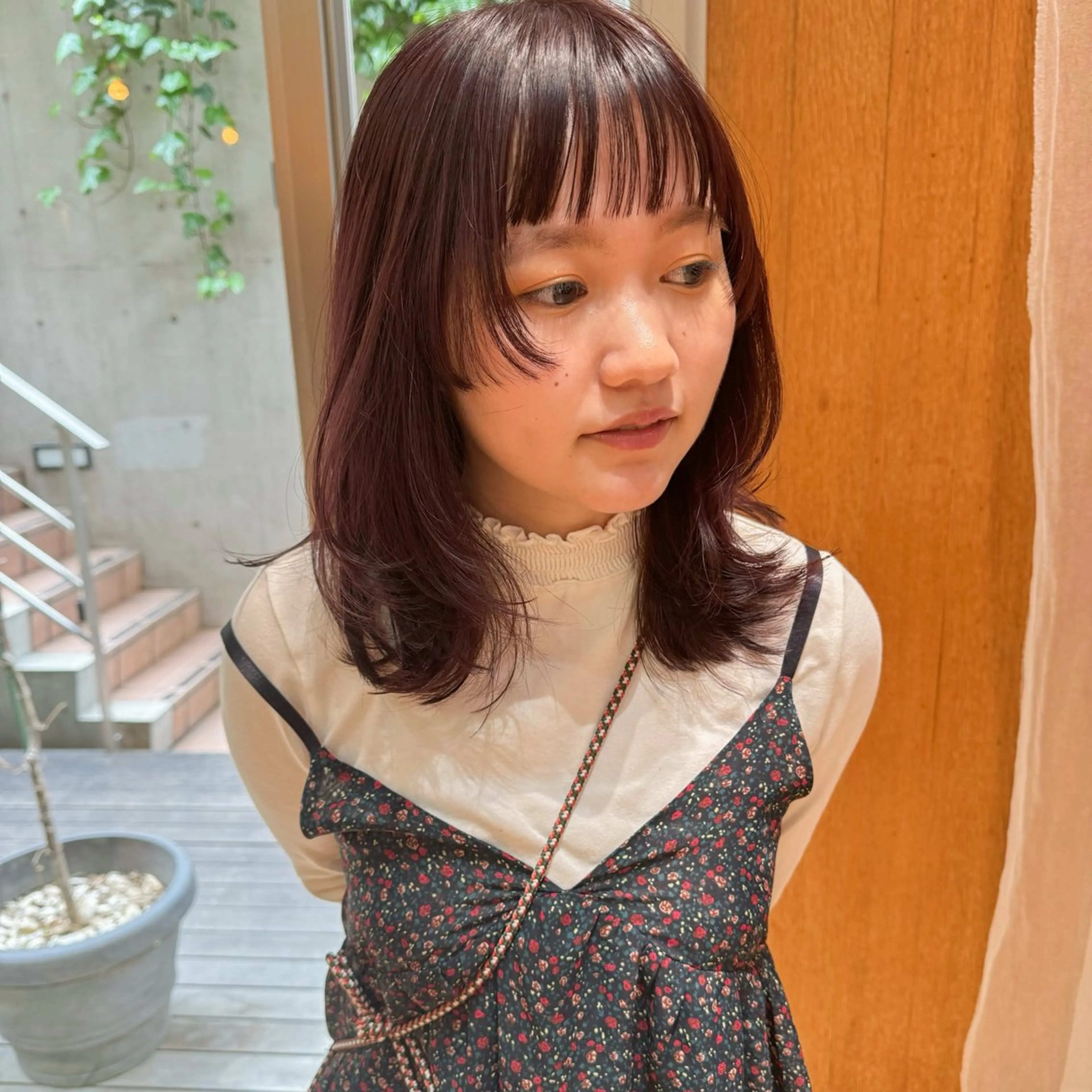 ミディアム 大橋 芽衣のヘアスタイル