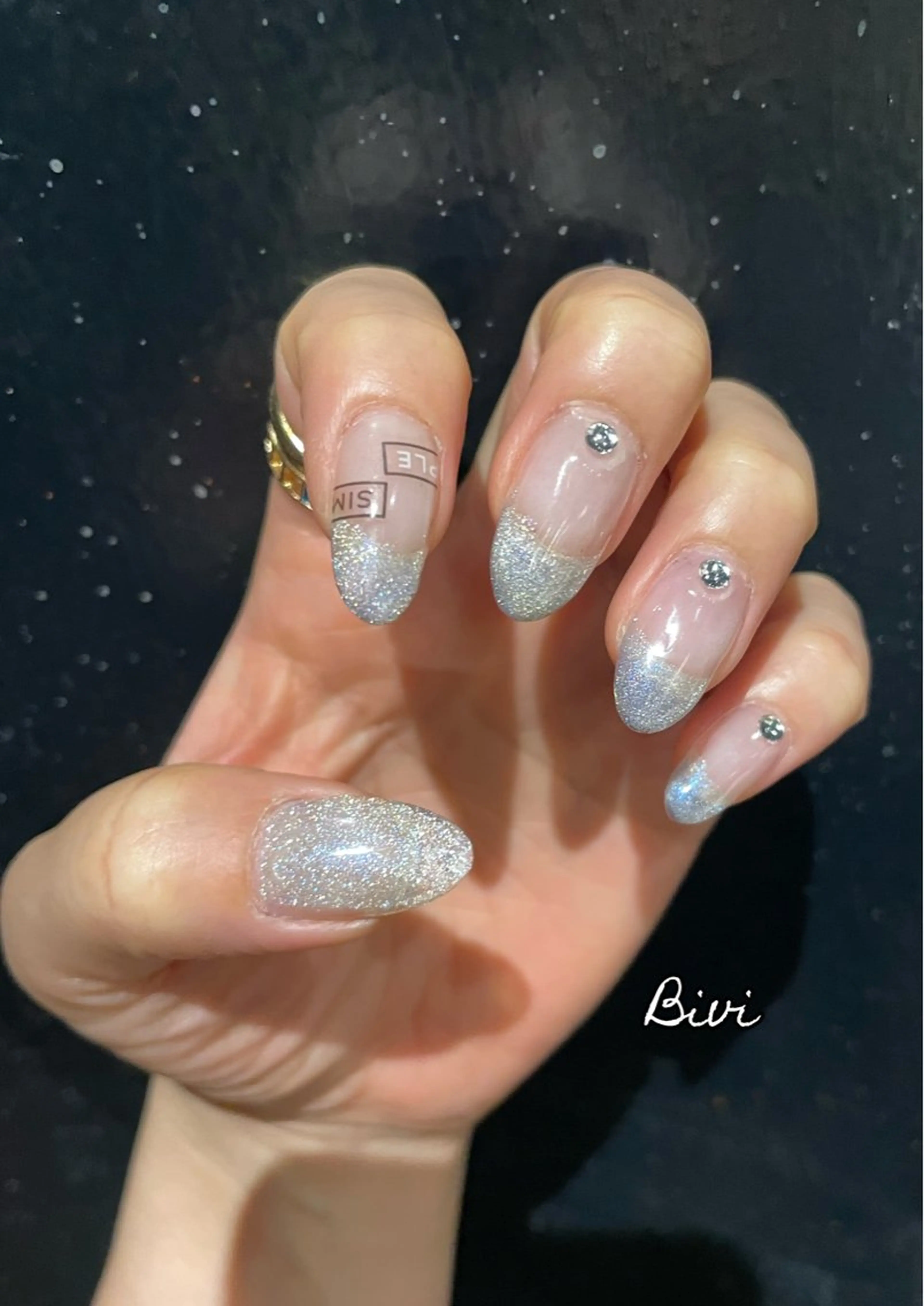 ネイル アートネイル フラッシュネイル ラメ(グリッター) シルバー スクエアネイル ハンドネイル ハンドケア ♡Bivi♡自爪に 優しいネイルサロンのネイルデザイン