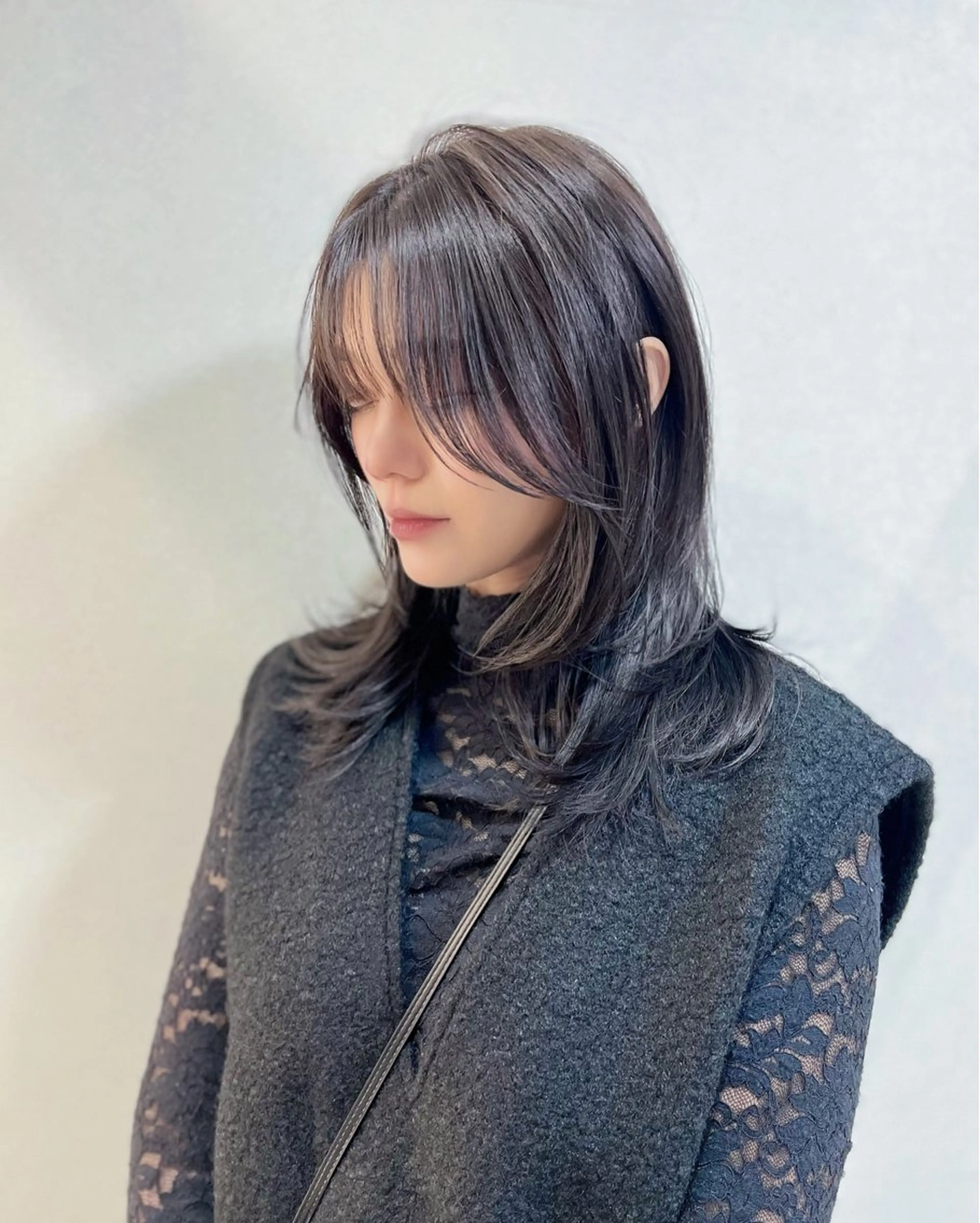 ミディアム ハッシュ・ウルフ🐺 小顔レイヤー松山直史のヘアスタイル