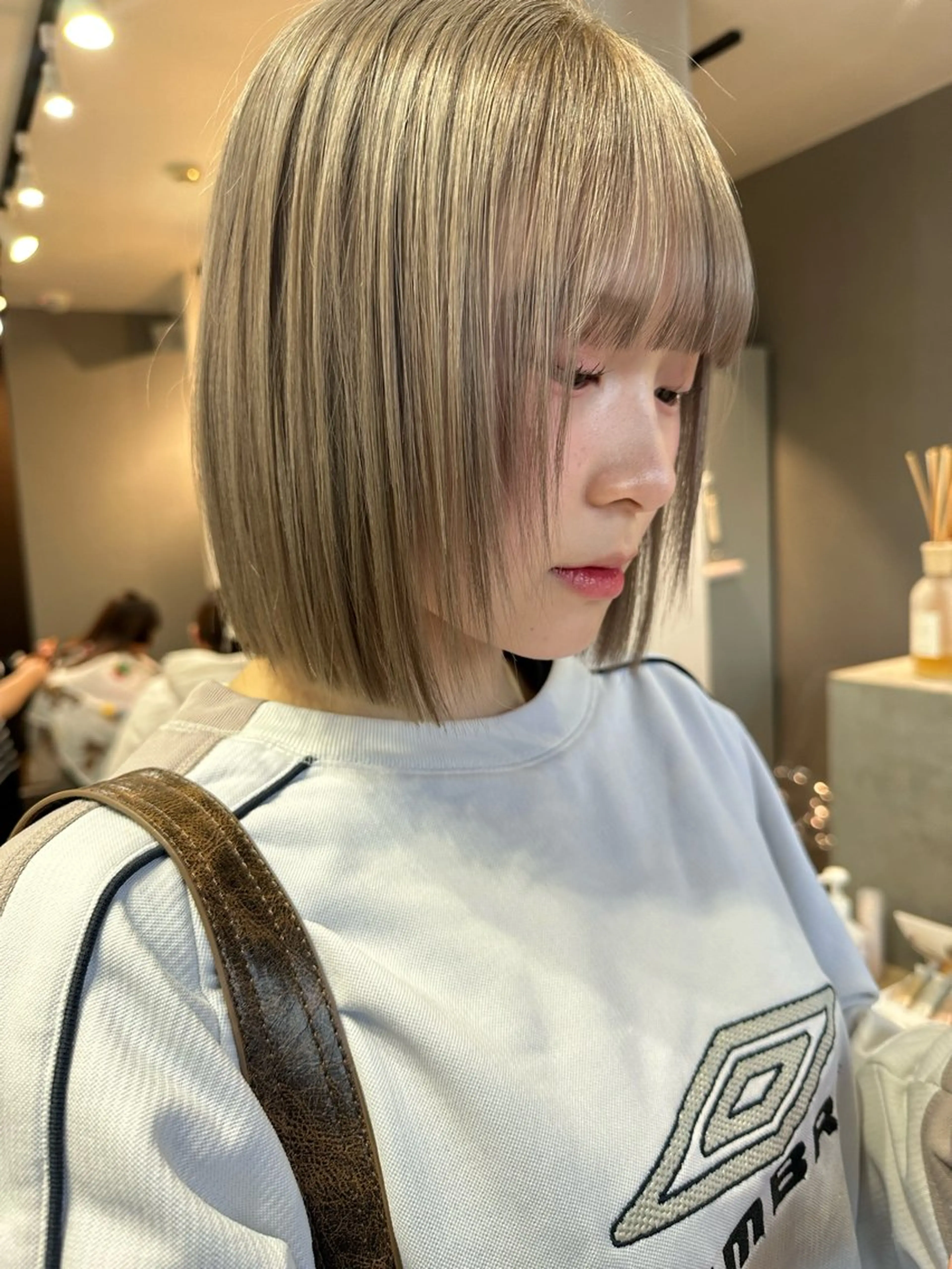 ミディアム ボブ ヘアカラー YURIK Aのヘアスタイル