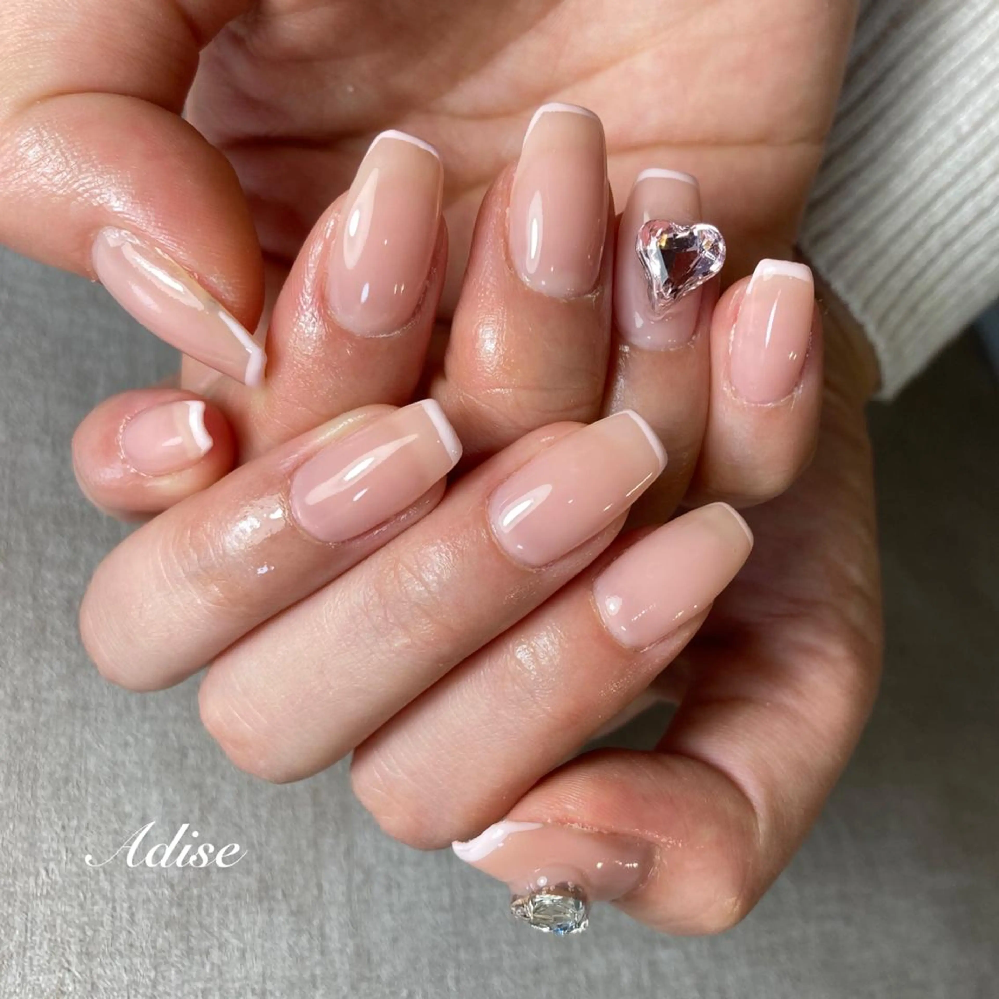 ネイル フレンチネイル グラデーション ニュアンスネイル オフィスネイル 第一印象専門サロン ADISEのエステ・リラクイメージ