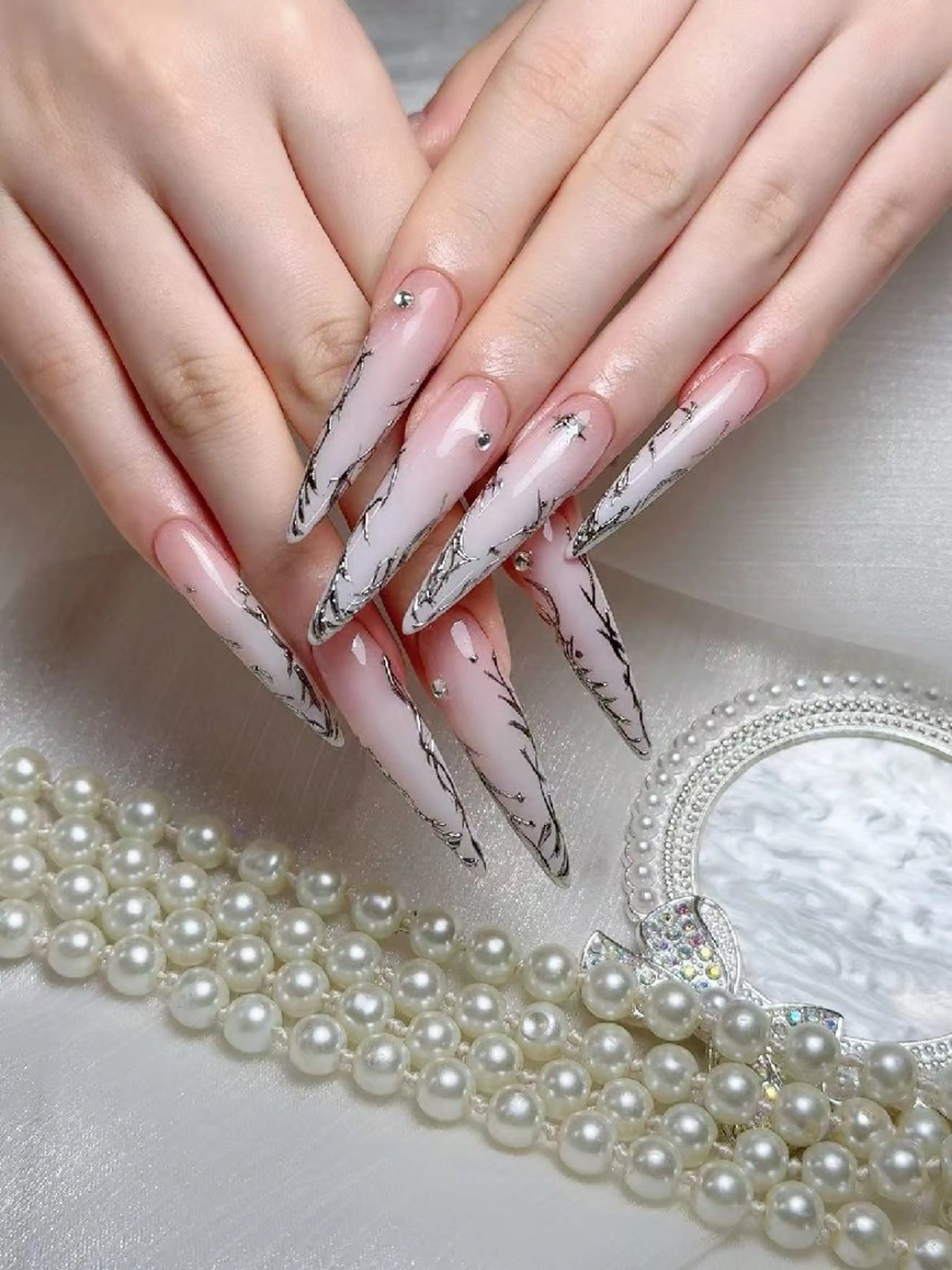 ネイル ENsalon AKIRAのネイルデザイン