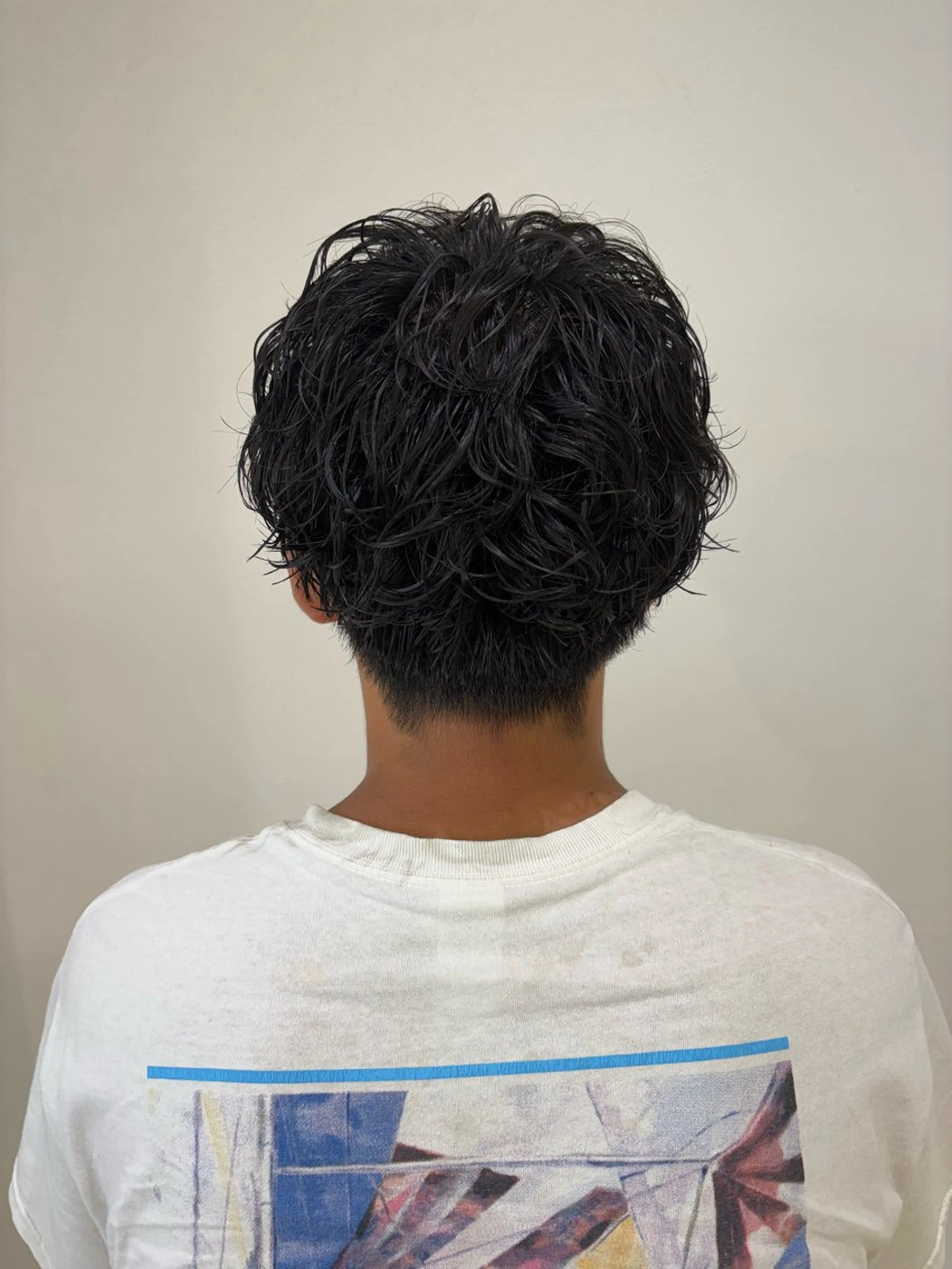 パーマ メンズ ビジネス メンズパーマ スペインカール 波巻きパーマ ニュアンスパーマ カット パーマ ニュアンスパーマ/ フェザー/マッシュのヘアスタイル