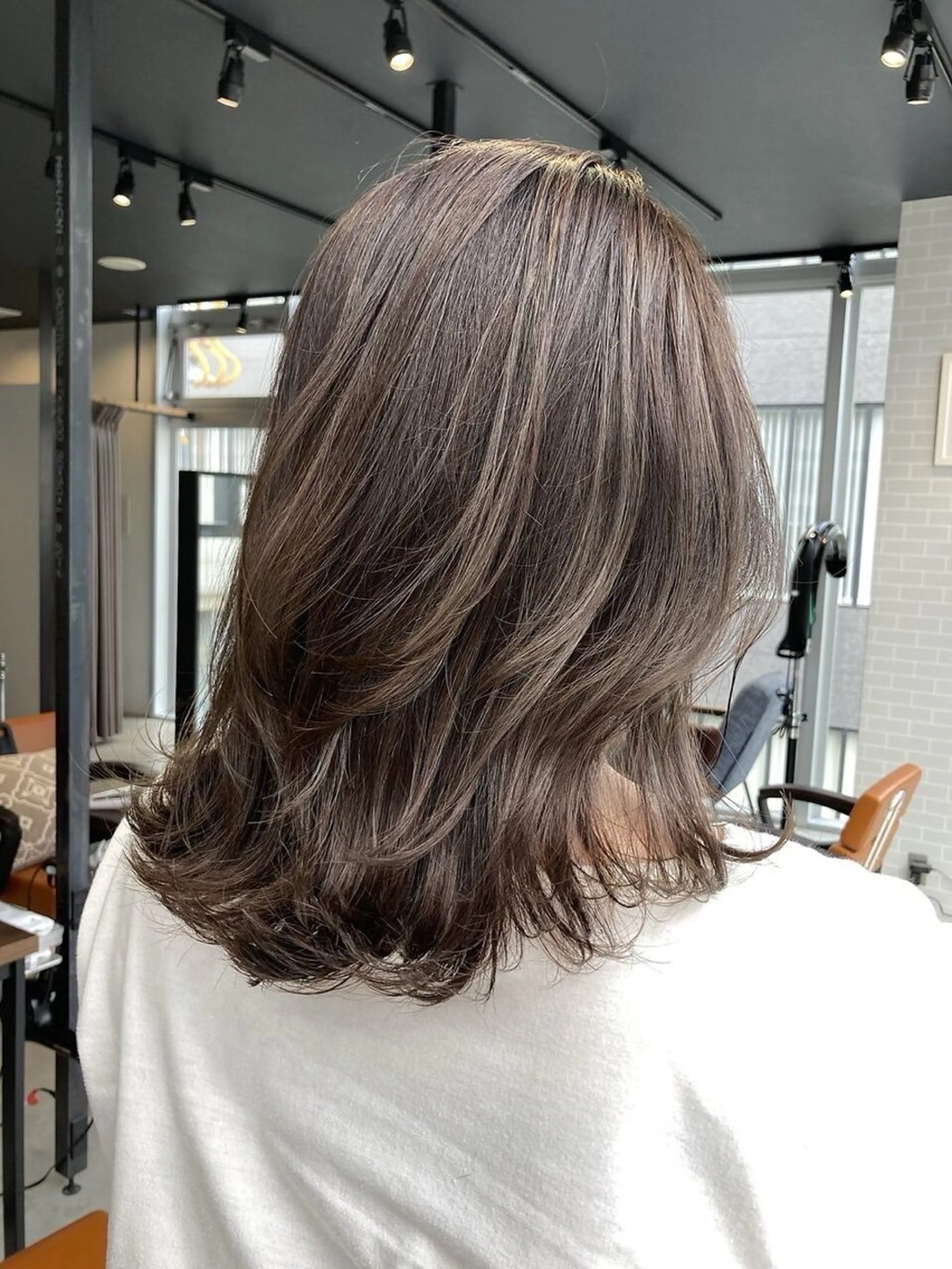 セミロング ボブ 顔周りカット 髪質改善 レイヤーカット 小顔カット カット ヘアカラー RISE SWELL 江坂momoneのヘアスタイル