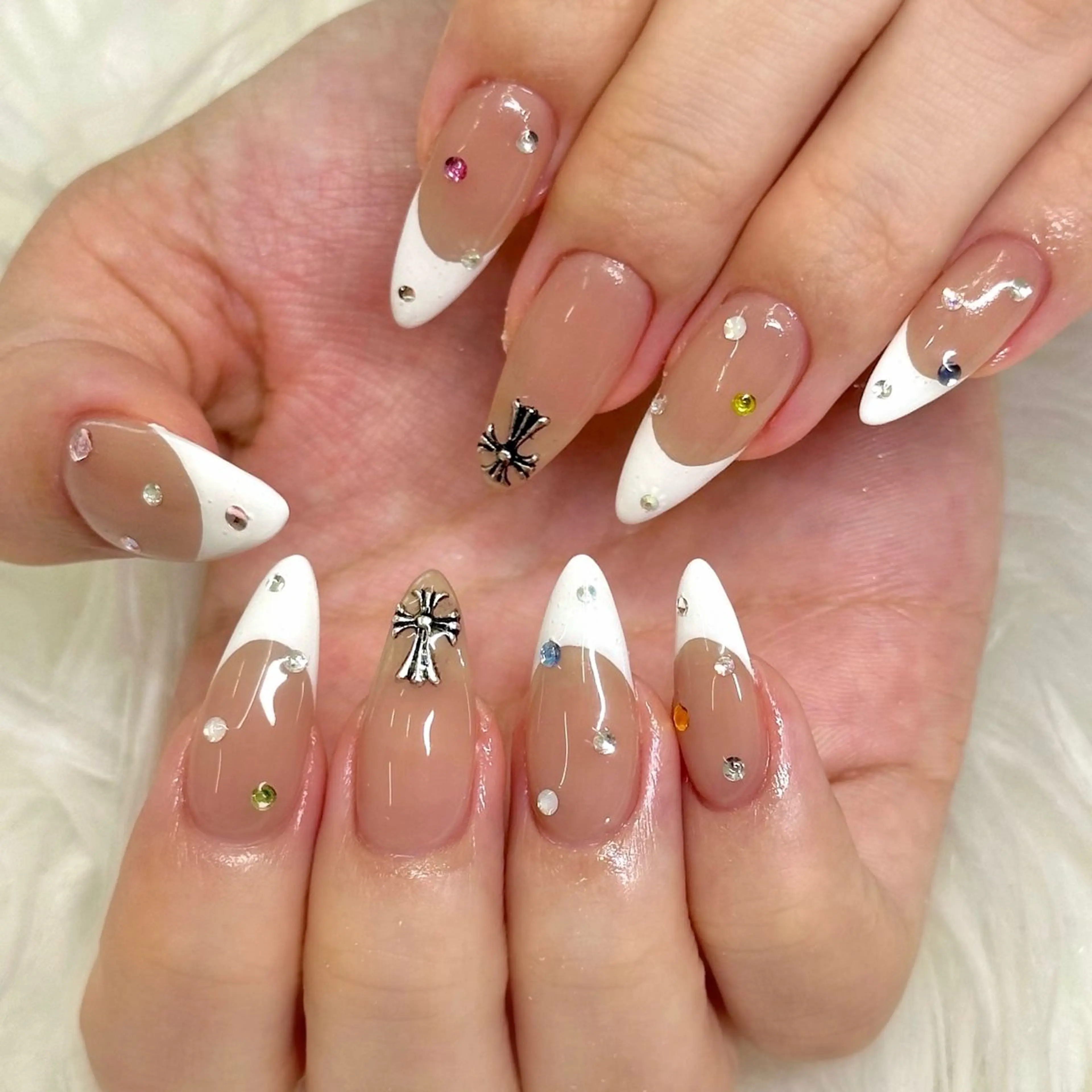 ネイル フレンチネイル ストーンネイル ハンドネイル Bianca浦和西口 Takenouchiのネイルデザイン