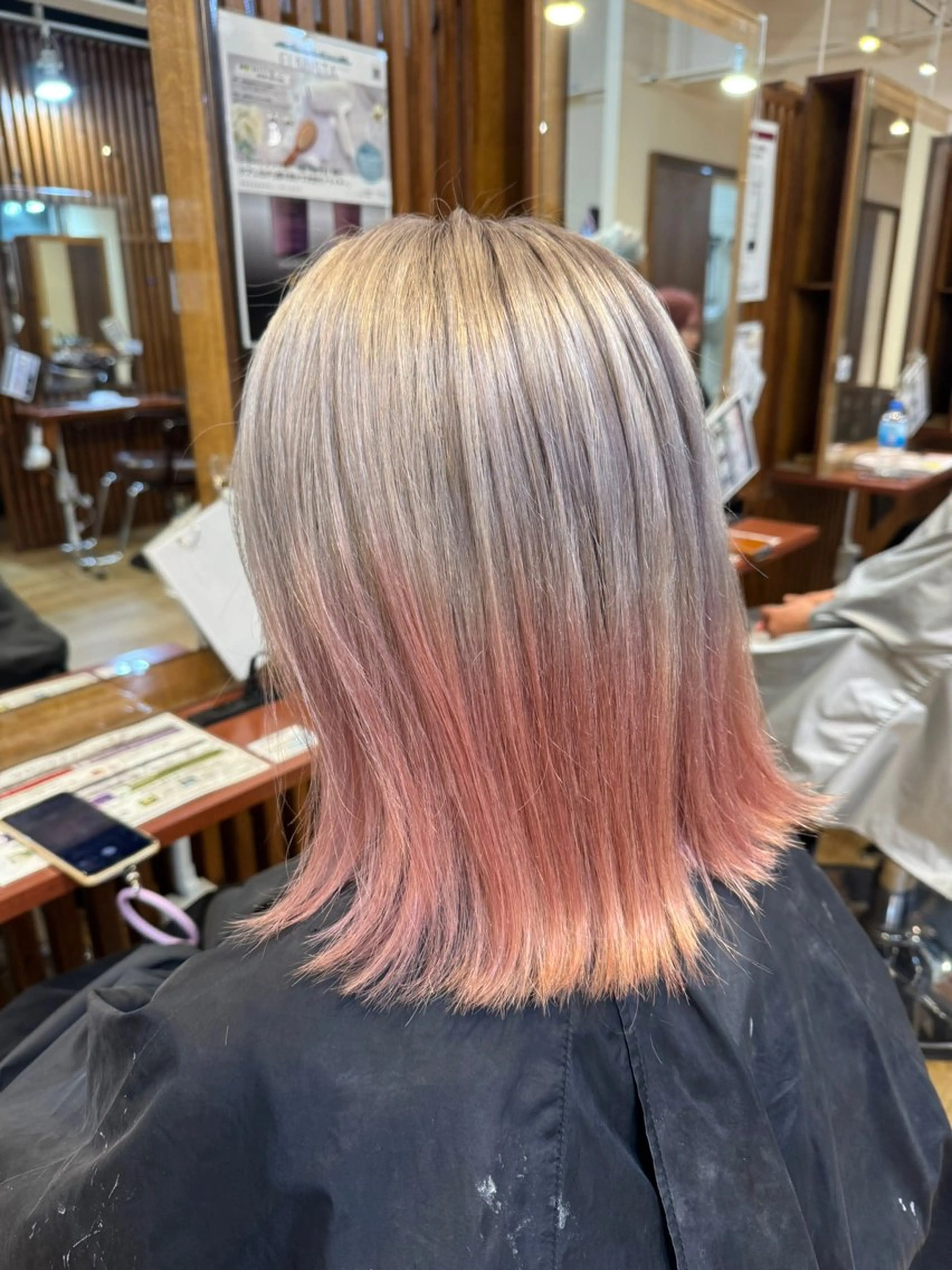 ミディアム カラー アッシュ ピンクカラー ホワイトアッシュ カット ヘアカラー ルーツ/ デザイン/ ハイトーン/おこのぎのヘアスタイル