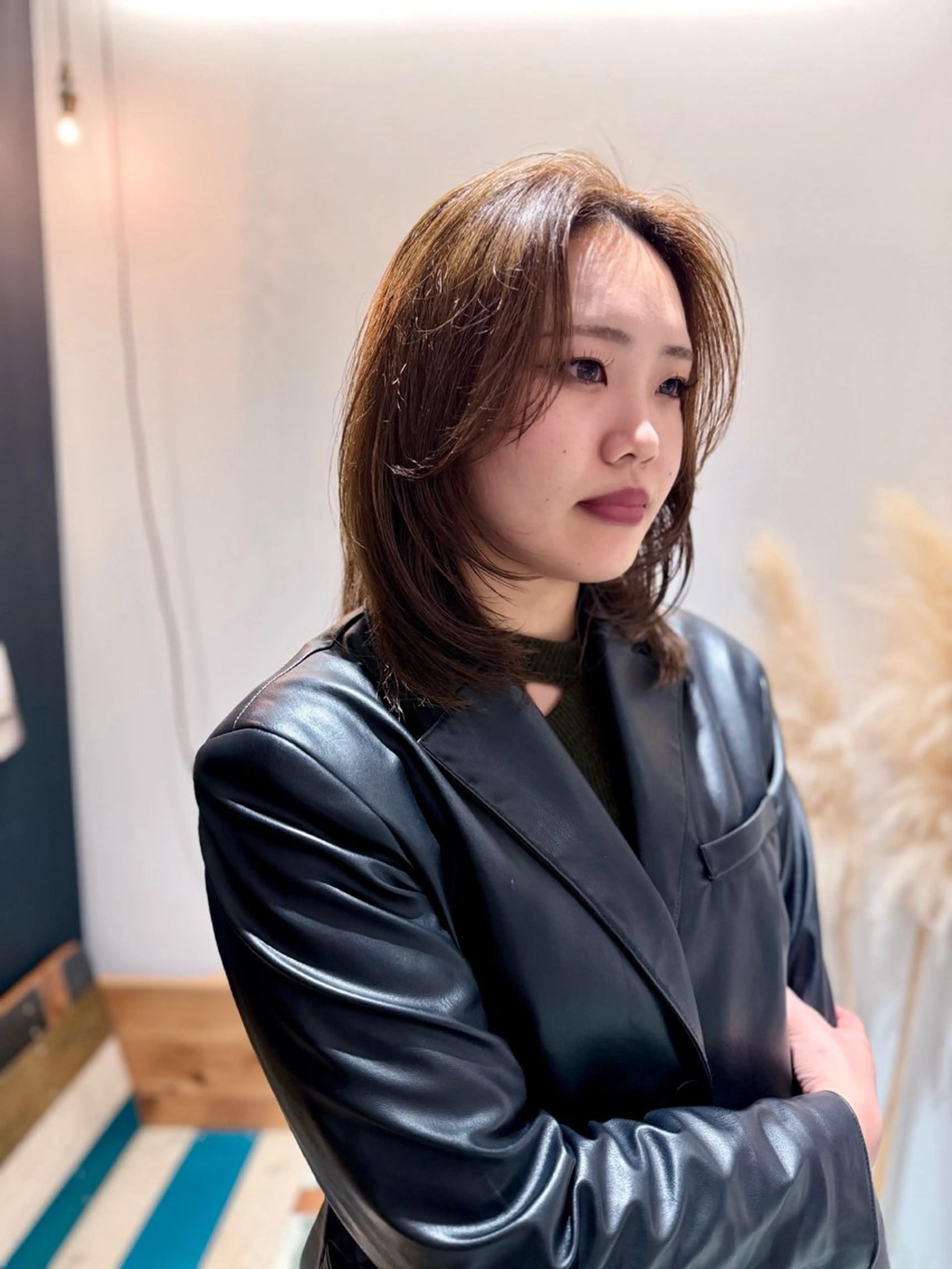 ミディアム ミディアムレイヤー かきあげバング レイヤーカット スギヤマチヒロ /ショート/パーマのヘアスタイル