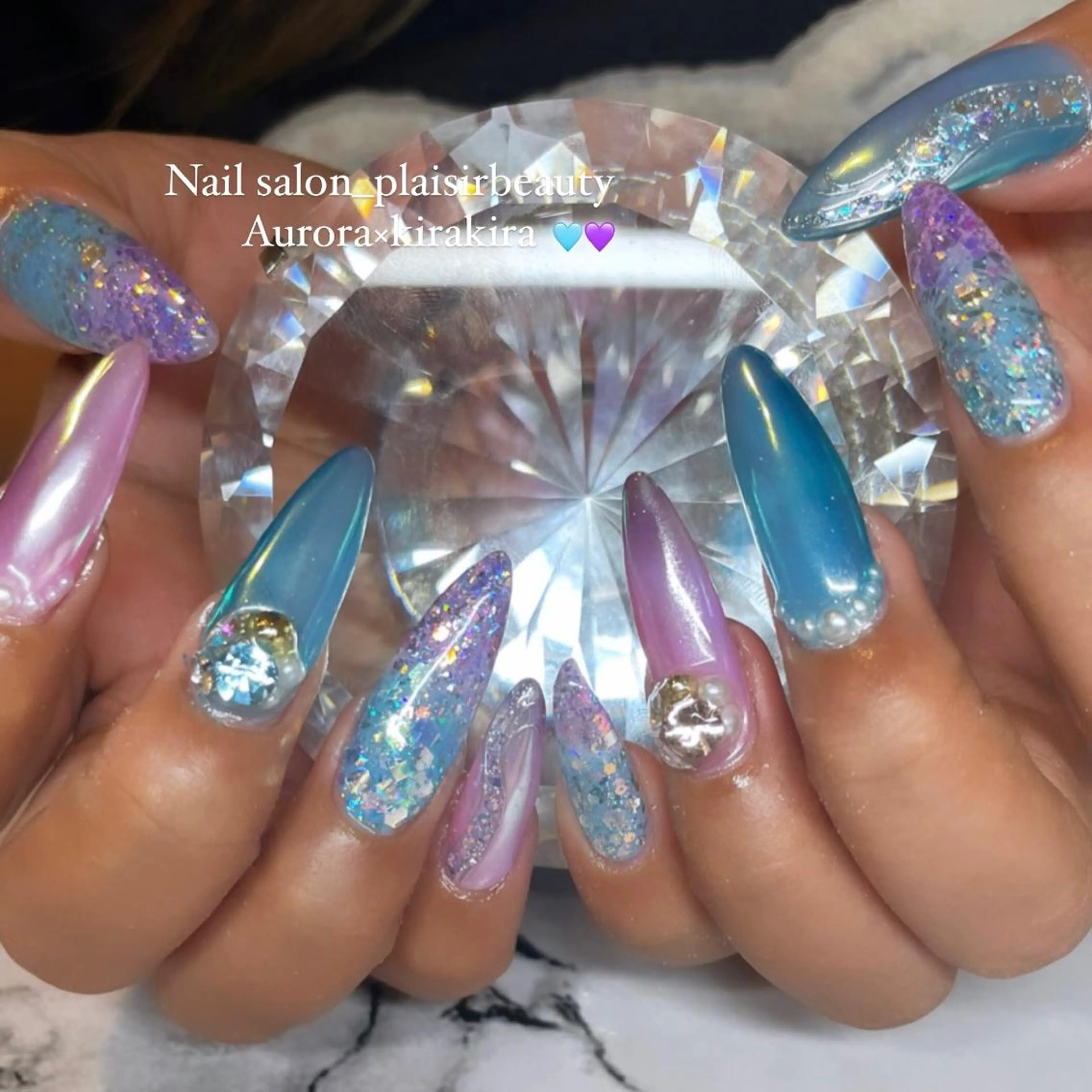 ネイル グラデーション キラキラネイル ラメ(グリッター) ラメグラデーション 持ち込み ハンドネイル Nallsalon Plaisirbeauty所属・Plaisir beautyのネイルデザイン