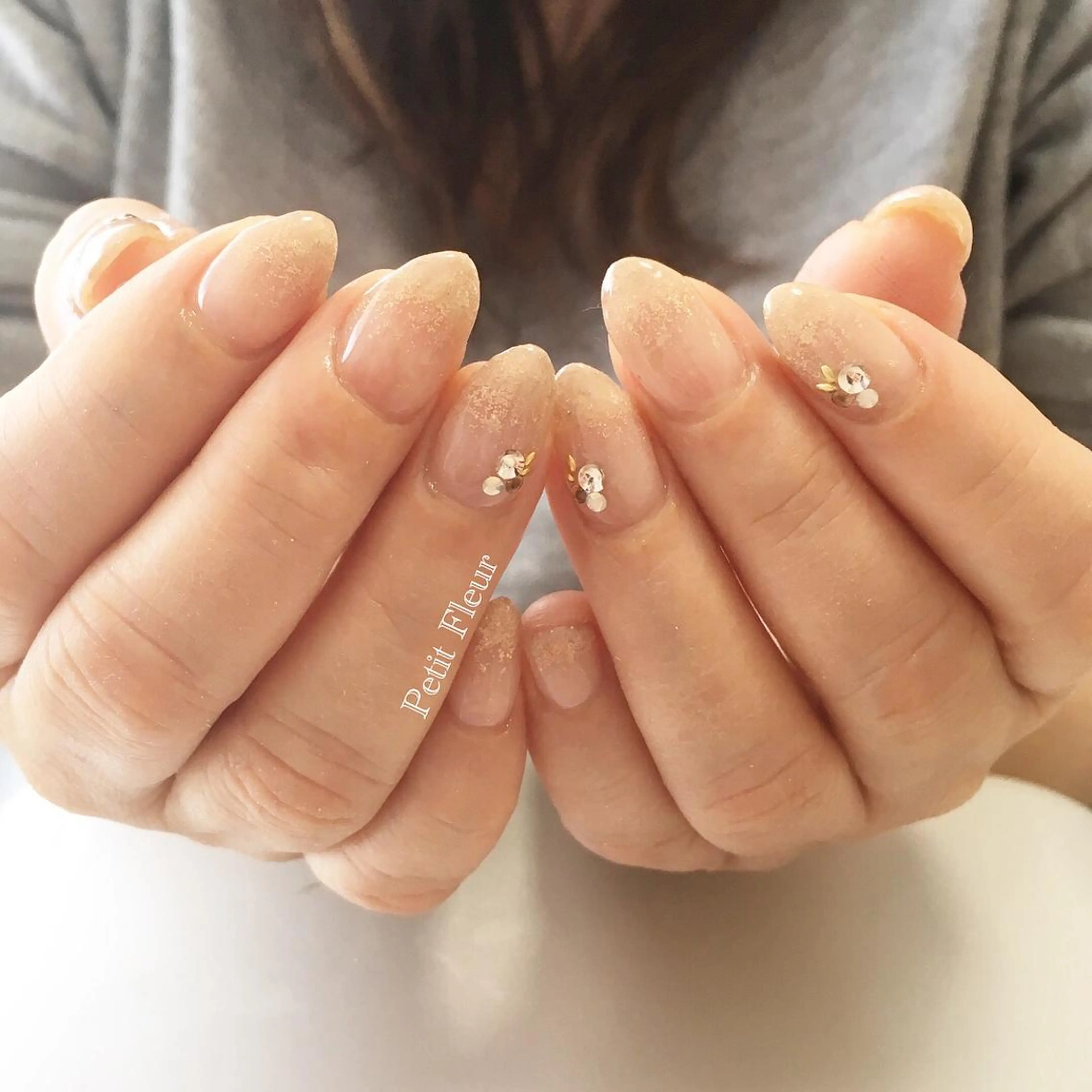 ネイル グラデーション ラメ(グリッター) ラメグラデーション 青柳 亜梨奈のマツエク・マツパデザイン