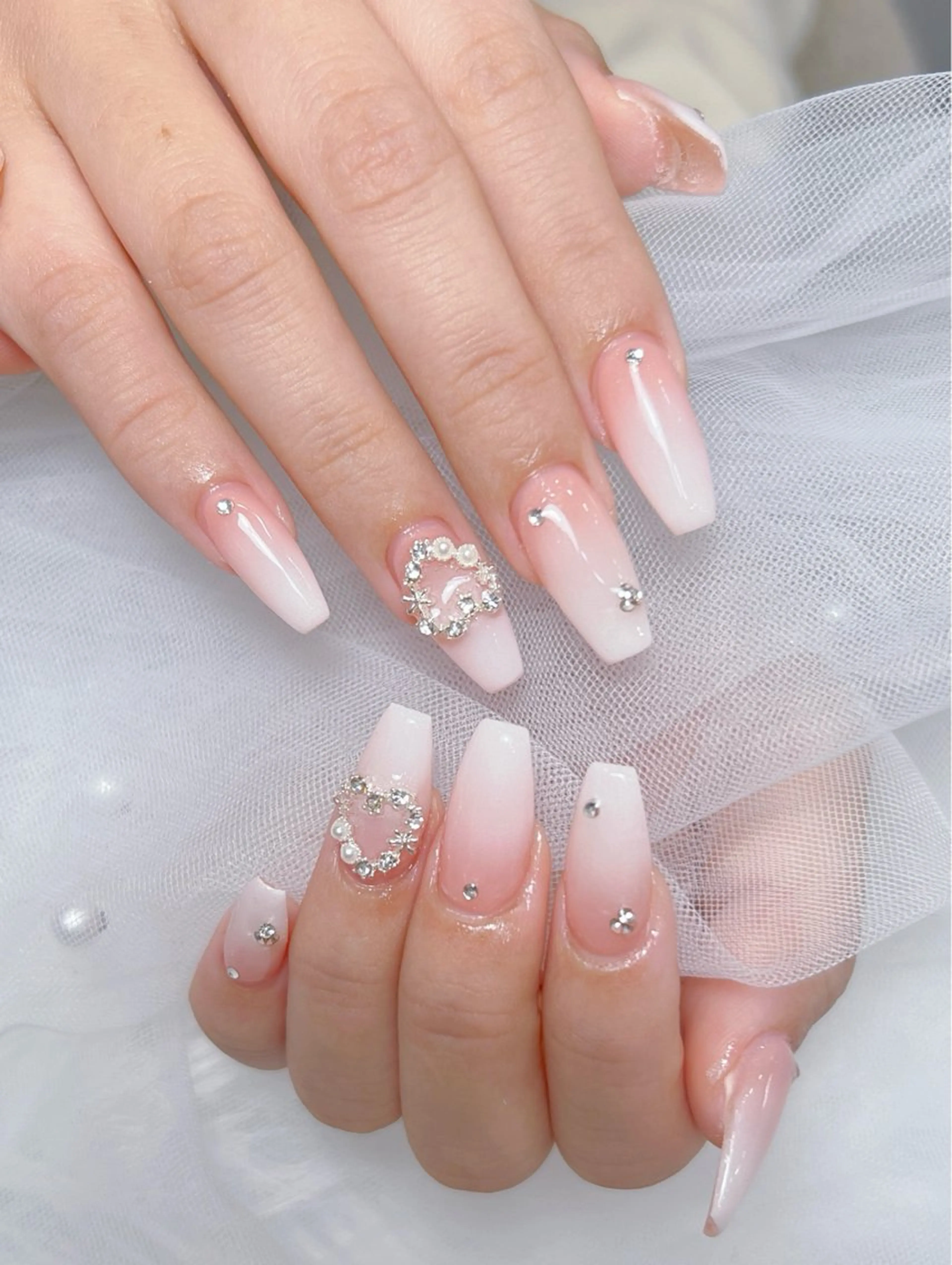 ネイル アートネイル オーロラネイル チークネイル 長さ出し フットネイル Miya _nailのネイルデザイン