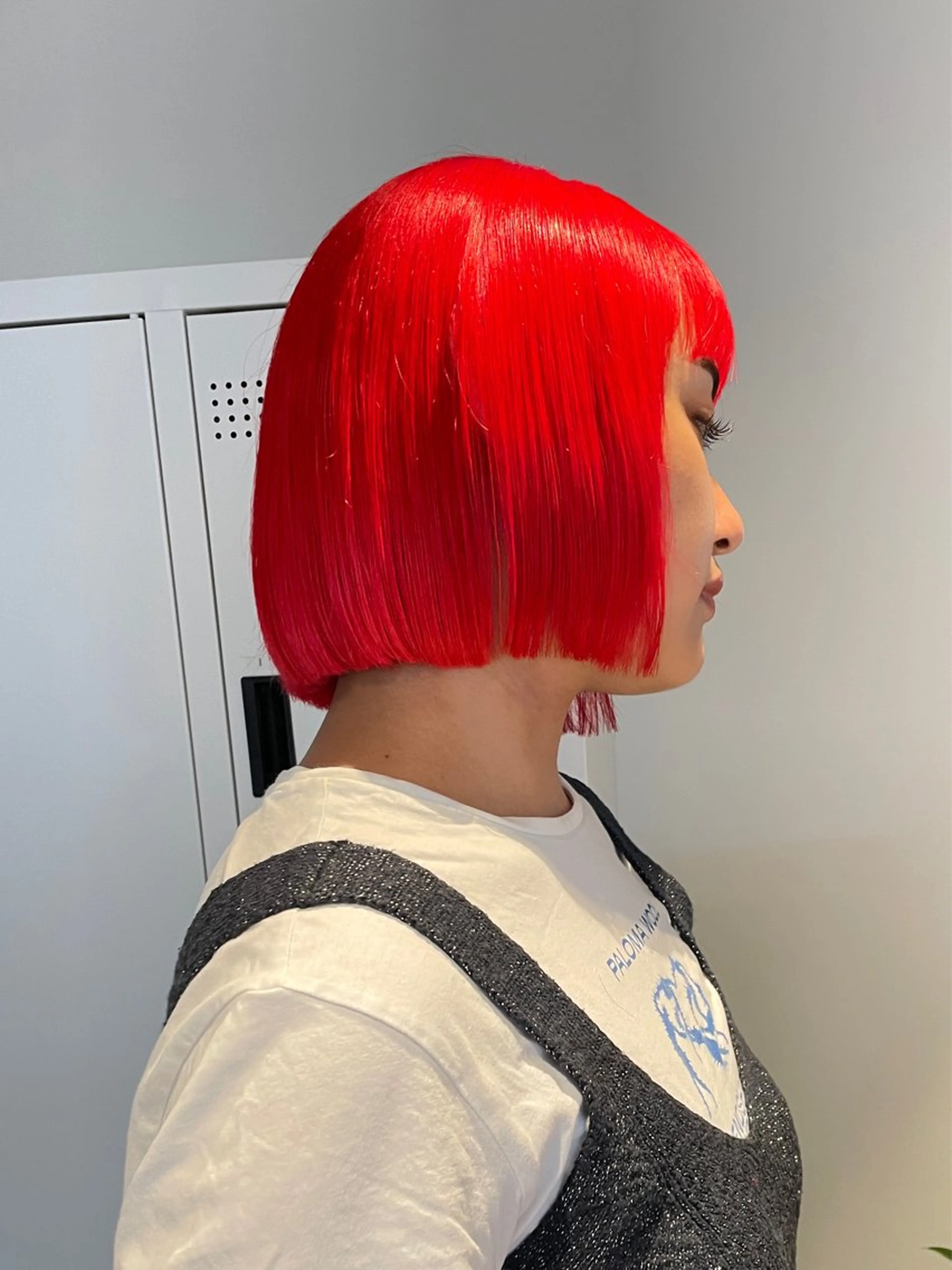 ミディアム カラー 切りっぱなしボブ レイヤー/縮毛矯正のヘアスタイル