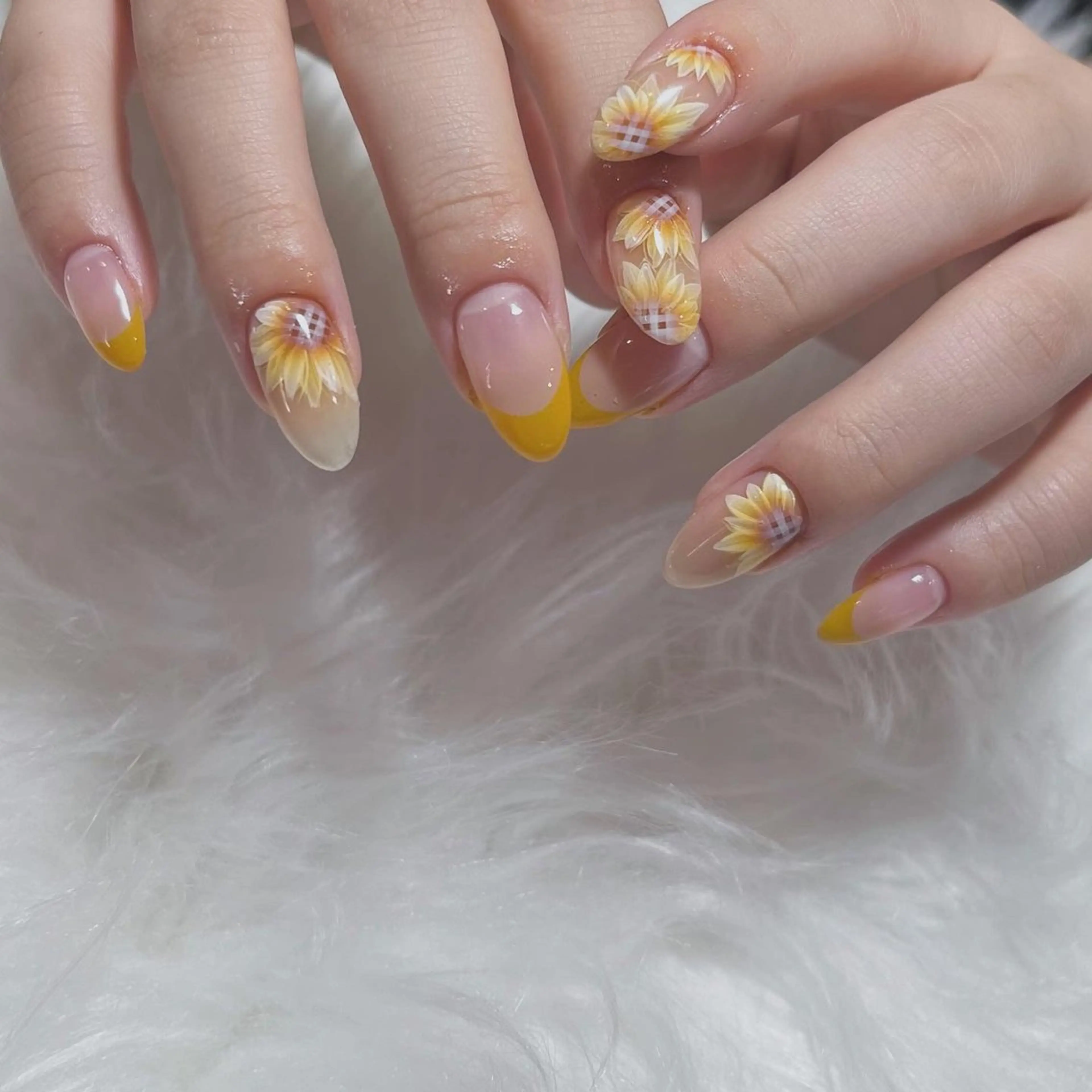ネイル ホワイト NailSalon Amiのネイルデザイン